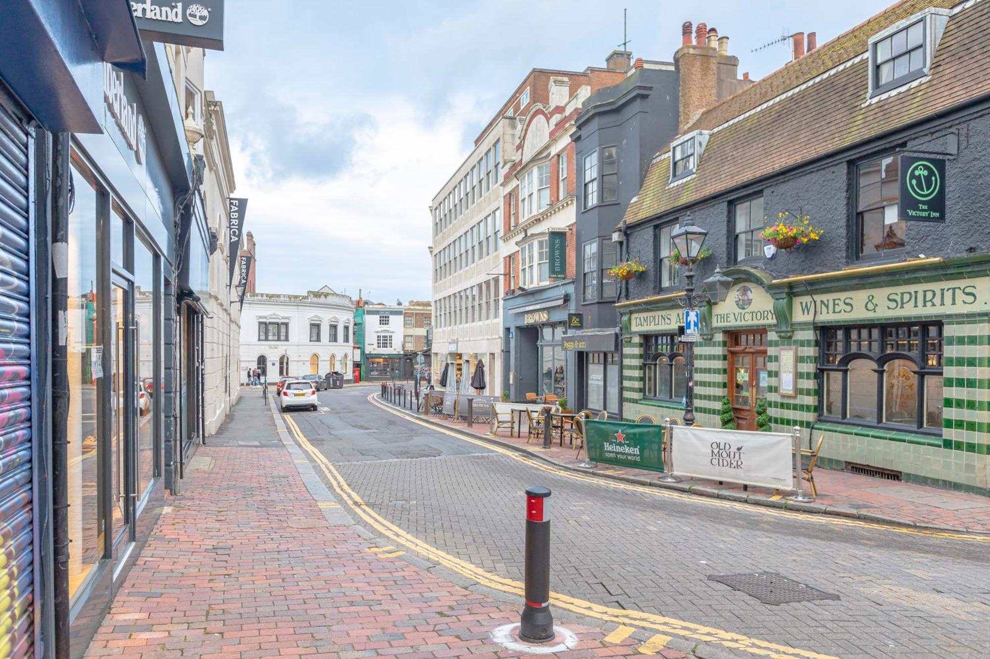 Flash Sales Offer - Any Week Day No Minimum Night Restrictions Centre Seafront 1 Bedroom Flat Bn133duk02 *