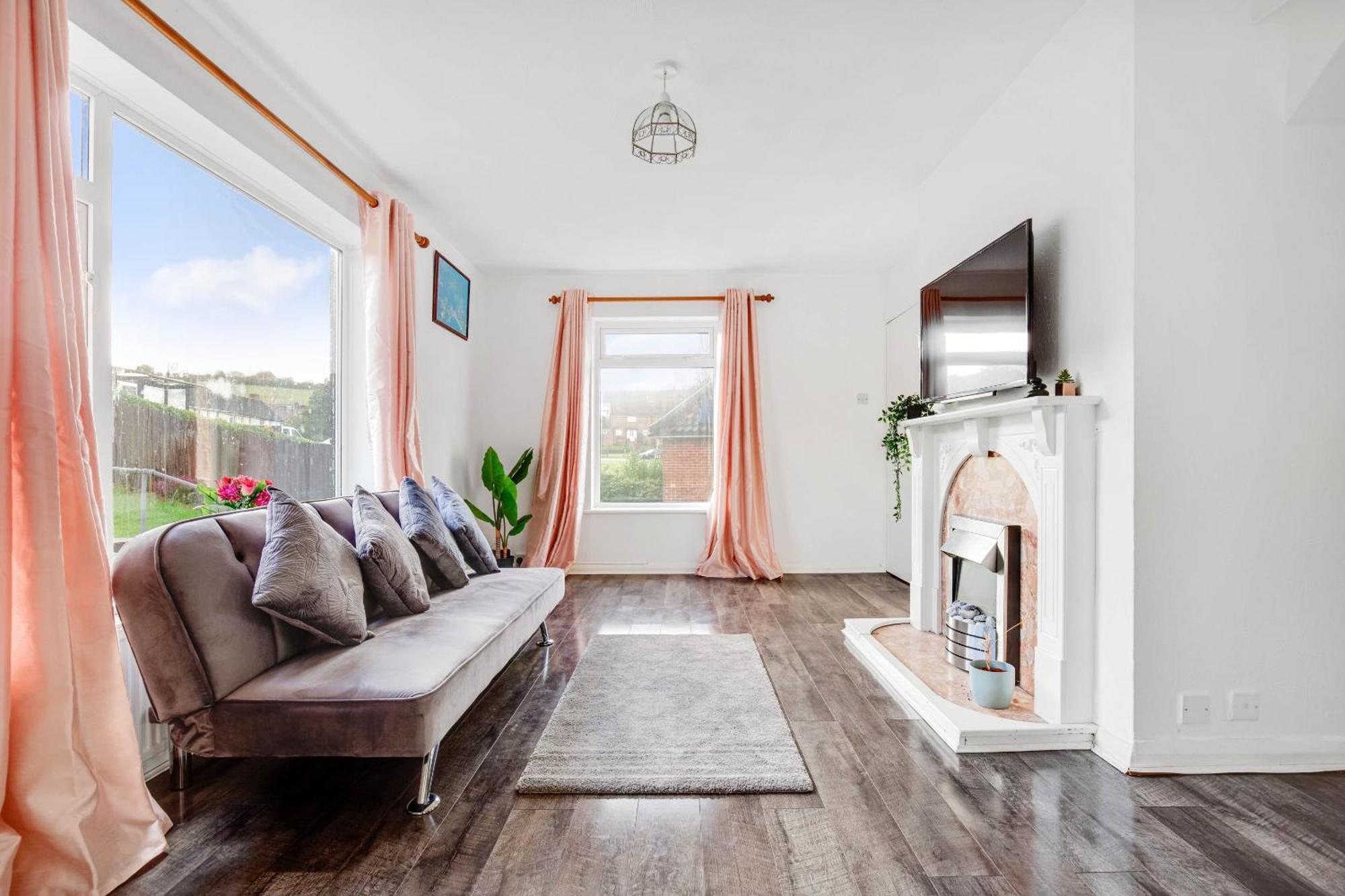 Luxury 3 Bedroom In *