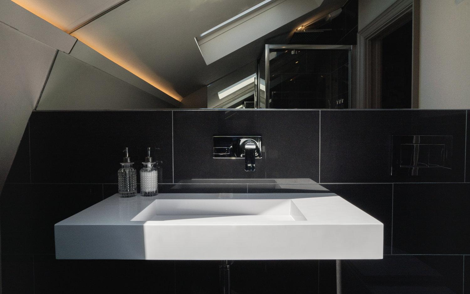 Square Townhouse 4*