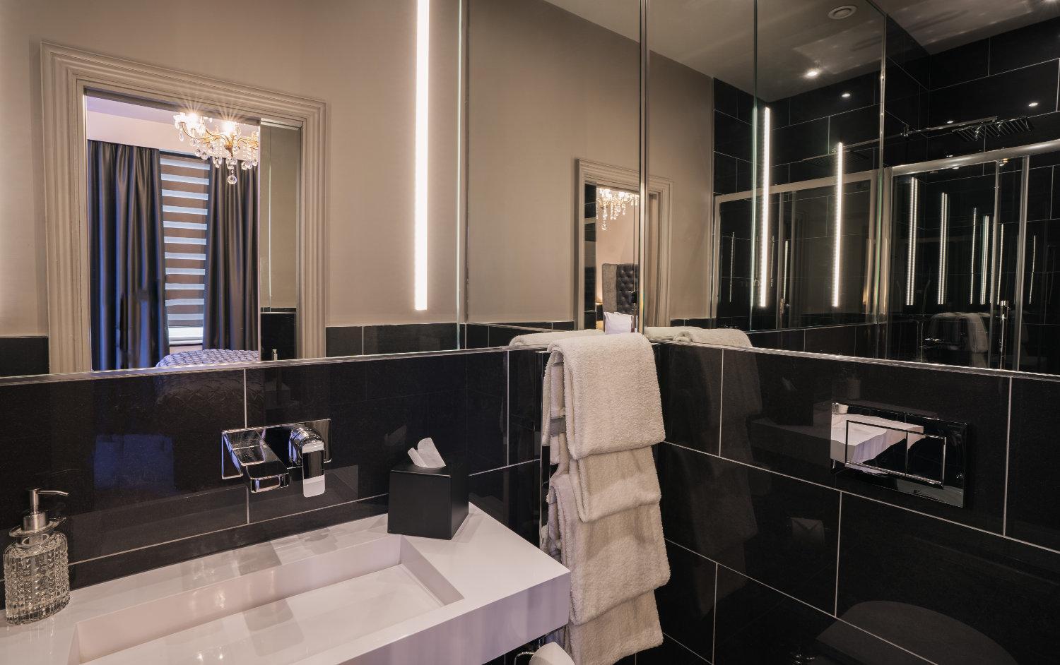 Square Townhouse 4*