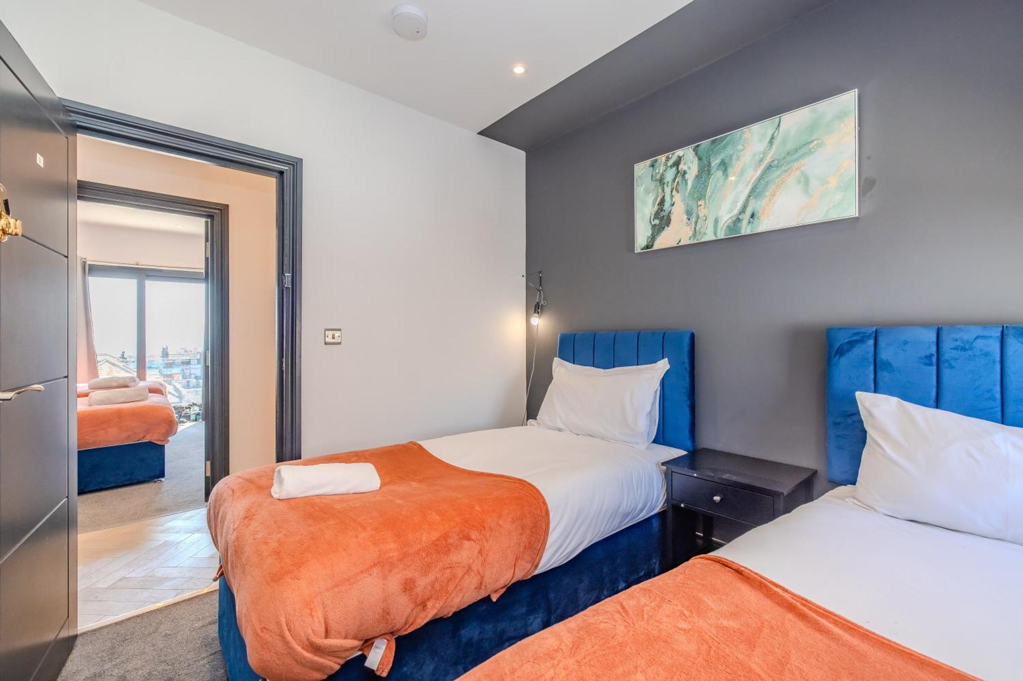Apartment 3 Bedroom I 2 Bathroom I Next To & Shopping Center Brighton