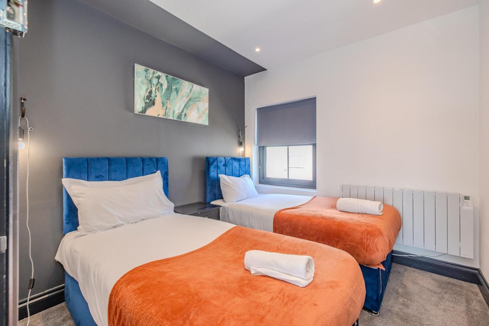 3 Bedroom I 2 Bathroom I Next To & Shopping Center Apartment