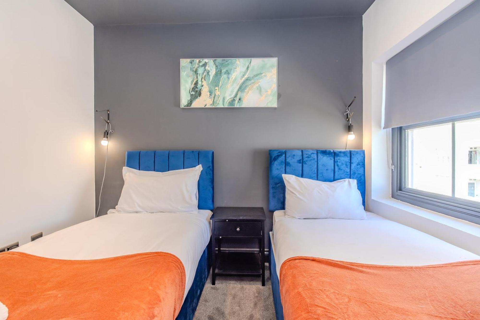 3 Bedroom I 2 Bathroom I Next To & Shopping Center Apartment
