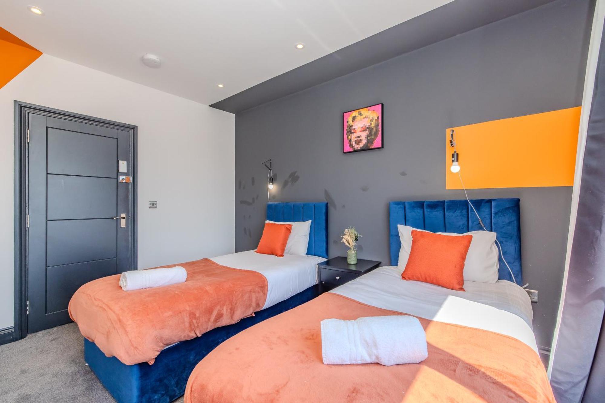 3 Bedroom I 2 Bathroom I Next To & Shopping Center * Brighton