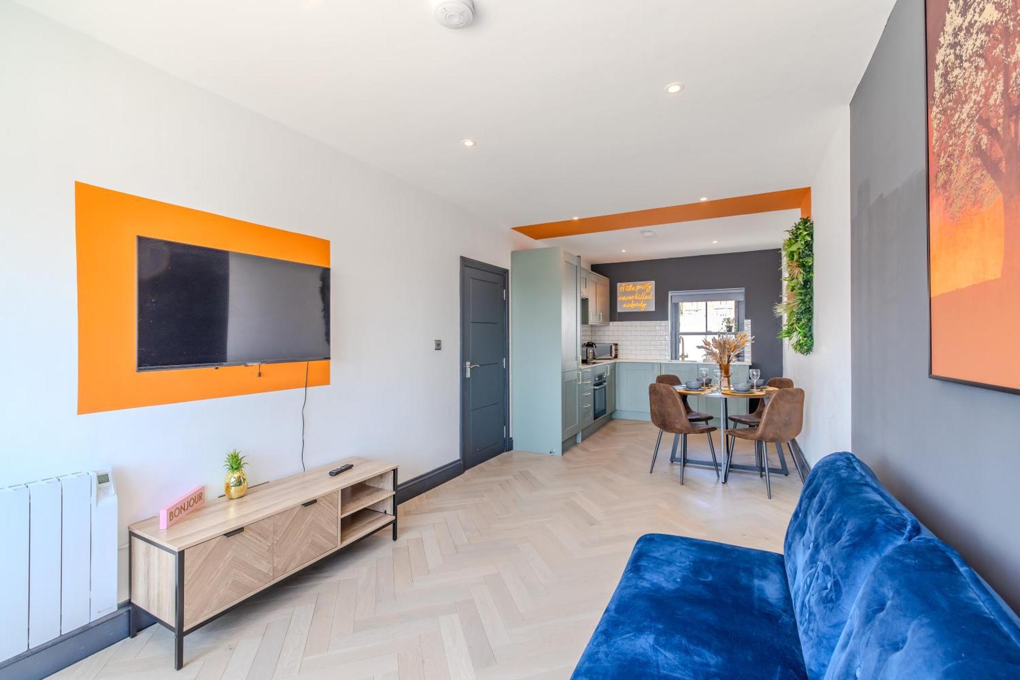 3 Bedroom I 2 Bathroom I Next To & Shopping Center Apartment
