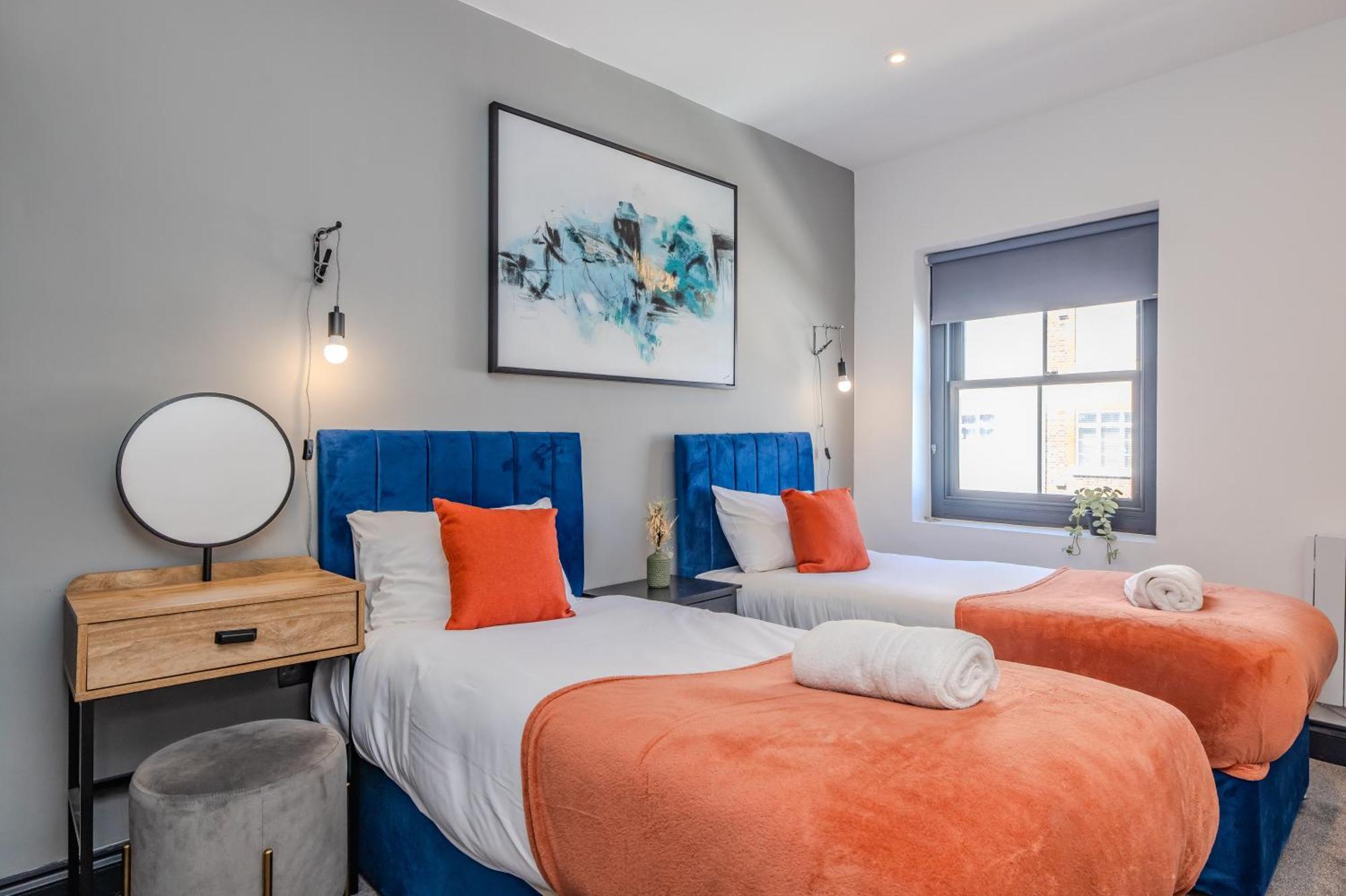 3 Bedroom I 2 Bathroom I Next To & Shopping Center Apartment Brighton