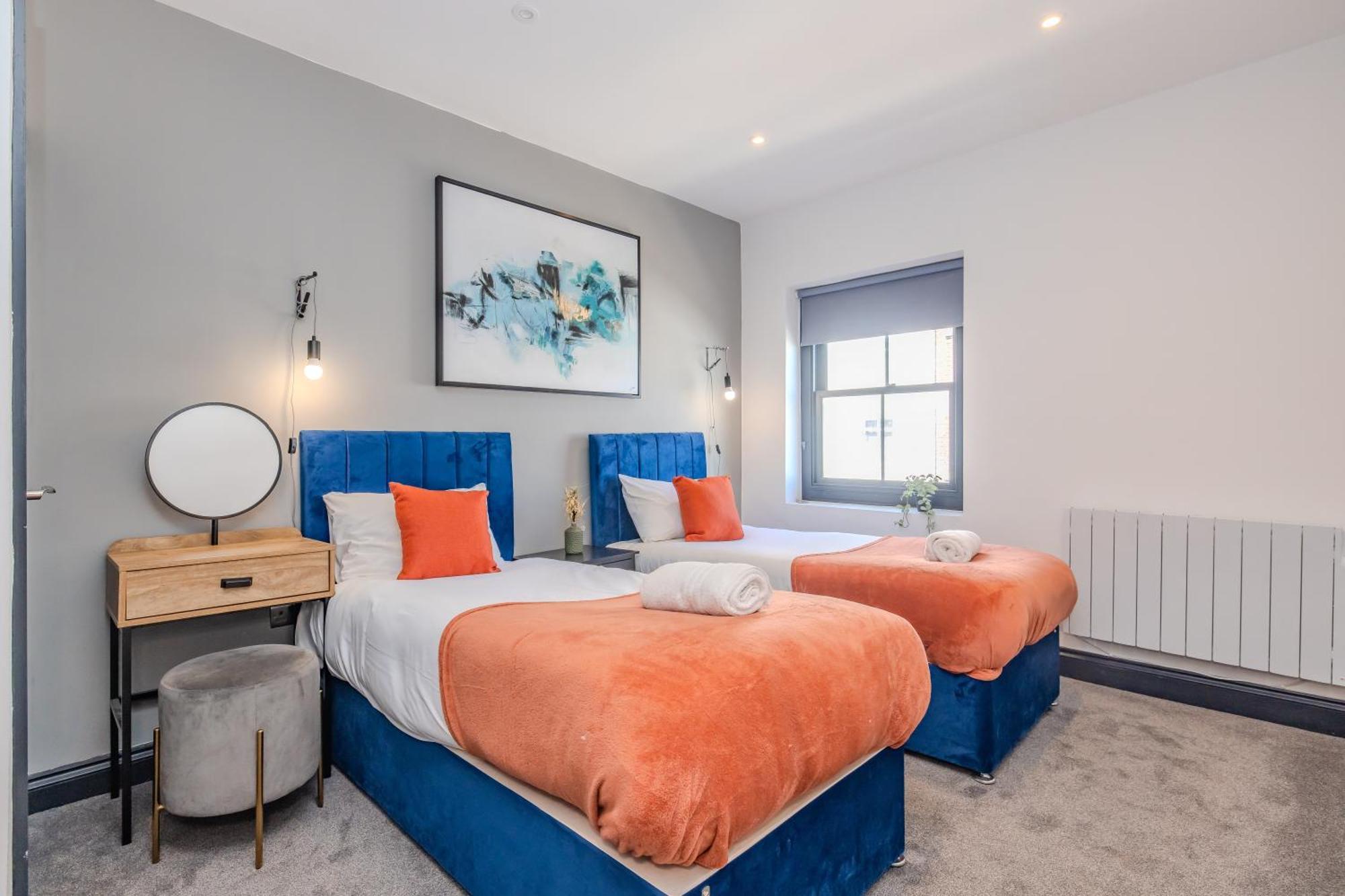3 Bedroom I 2 Bathroom I Next To & Shopping Center * Brighton