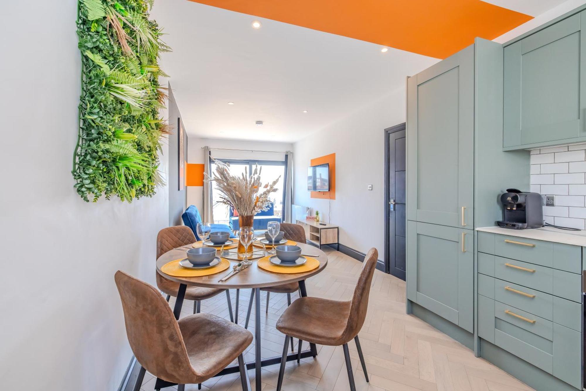 3 Bedroom I 2 Bathroom I Next To & Shopping Center Brighton