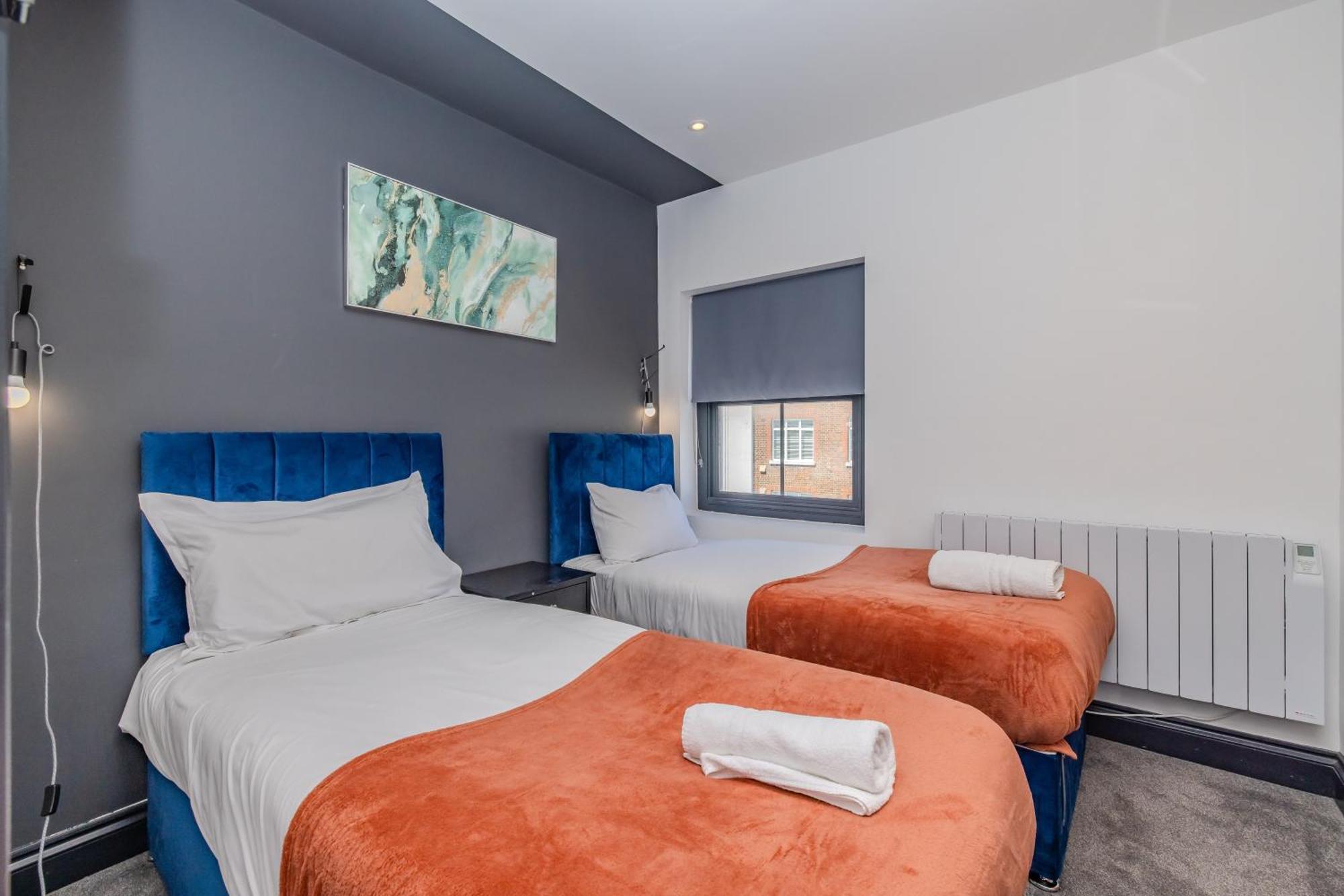Apartment 3 Bedroom I 2 Bathroom I Next To & Shopping Center *