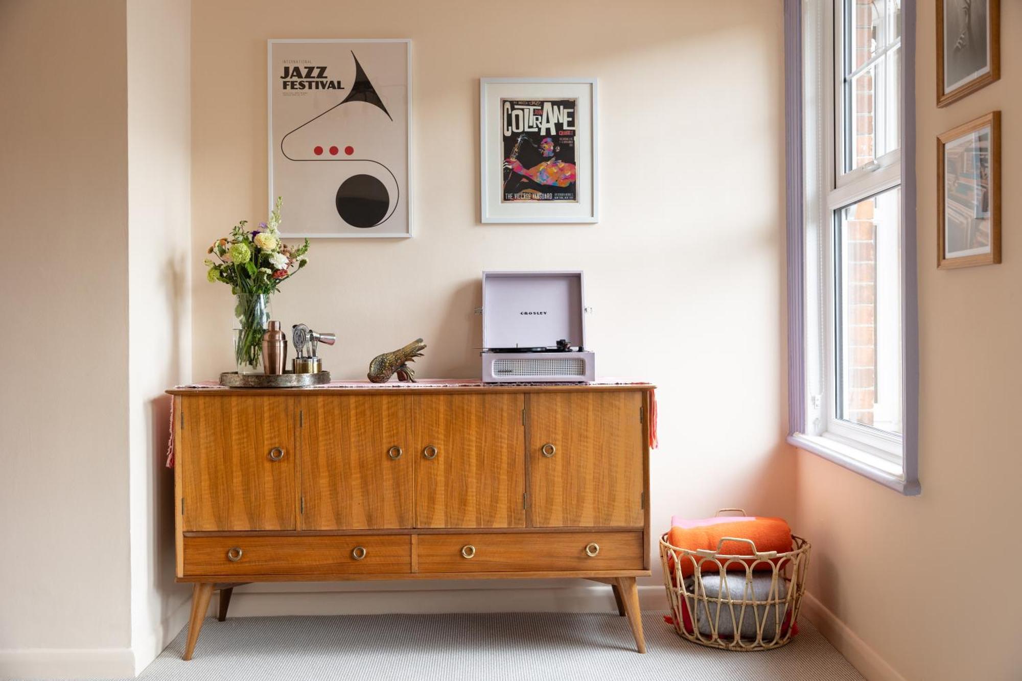 The Lorelei 2br Mid-century Modern Stylish * Brighton