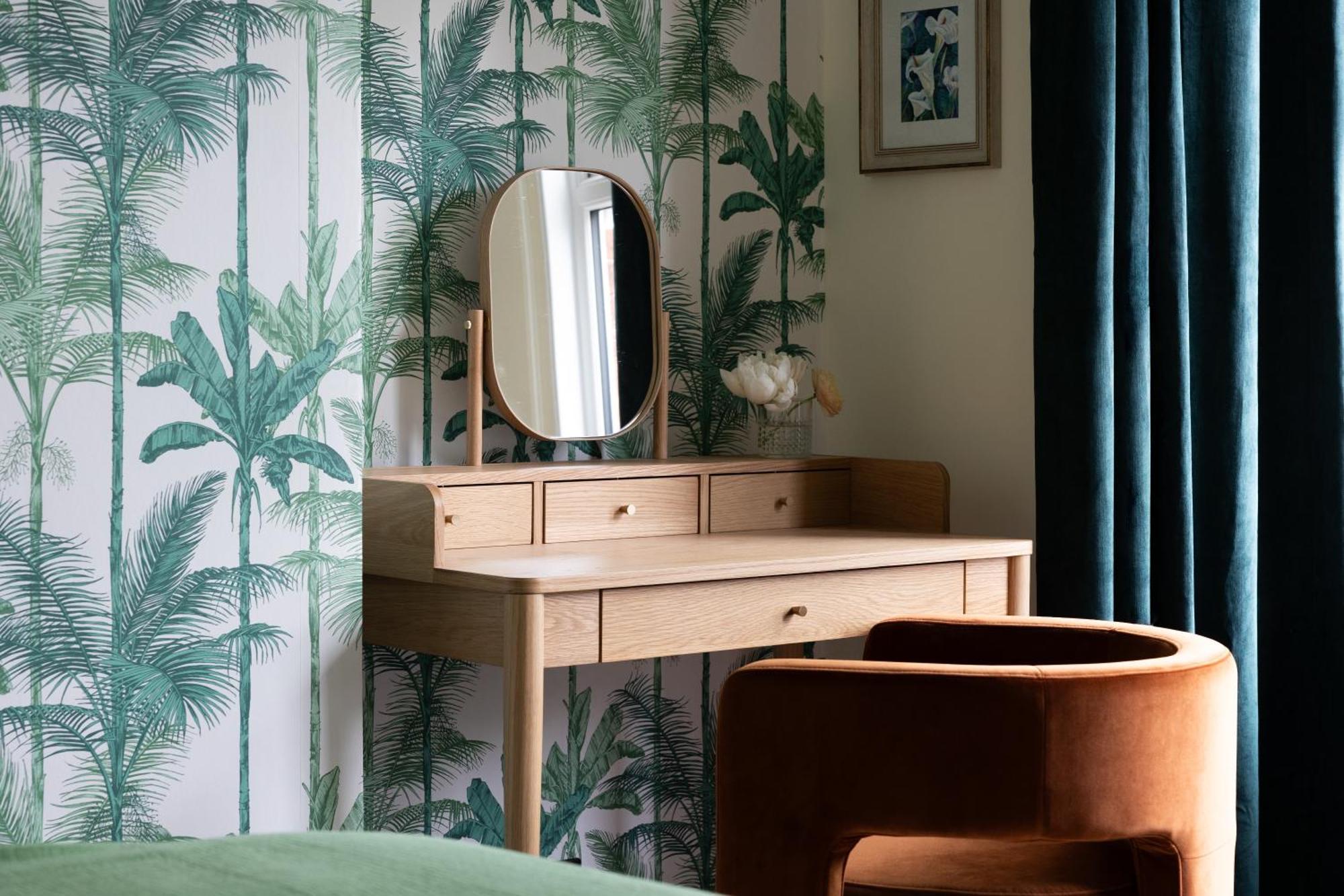 The Lorelei 2br Mid-century Modern Stylish * Brighton