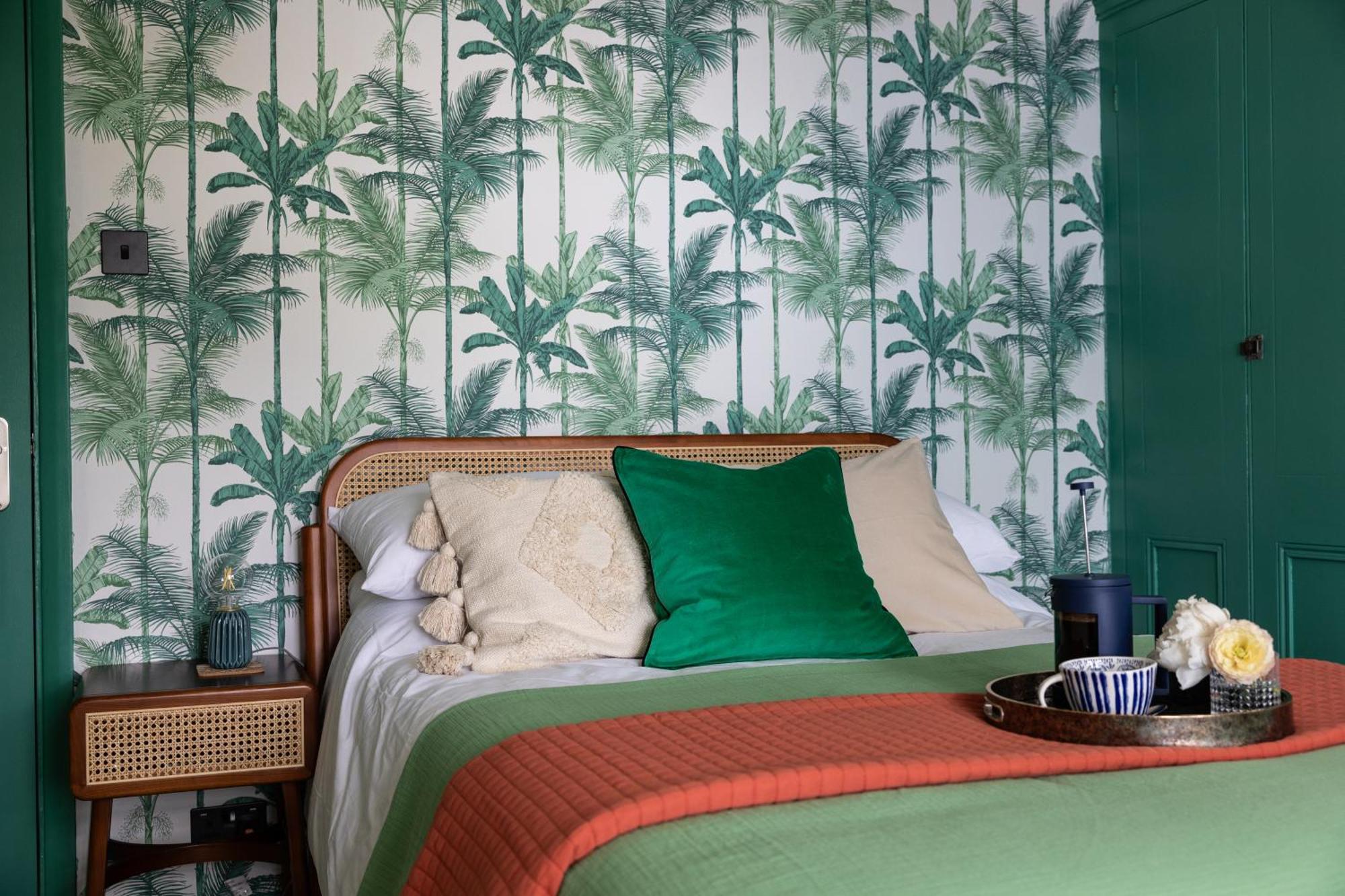 The Lorelei 2br Mid-century Modern Stylish Brighton