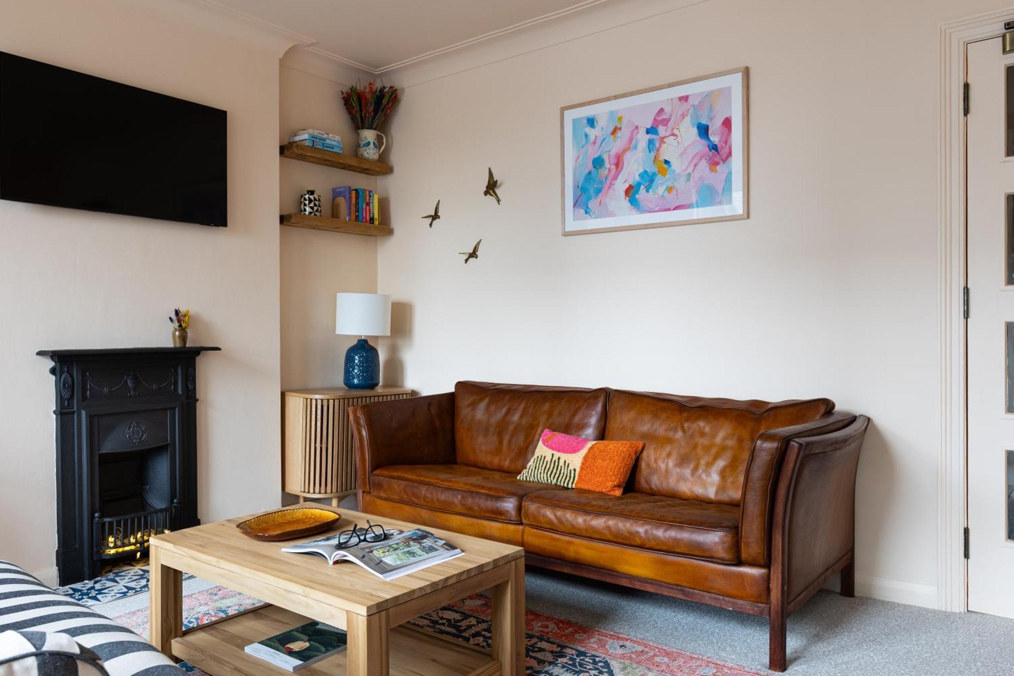The Lorelei 2br Mid-century Modern Stylish * Brighton