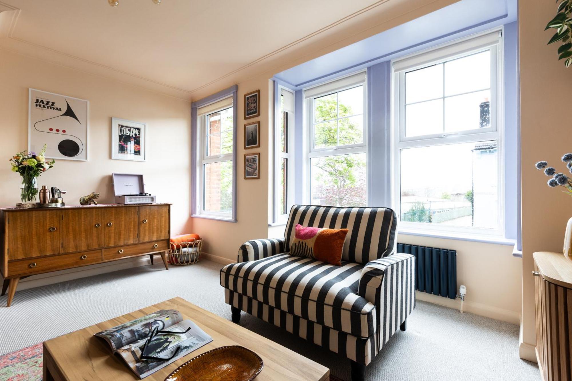 The Lorelei 2br Mid-century Modern Stylish Apartment *