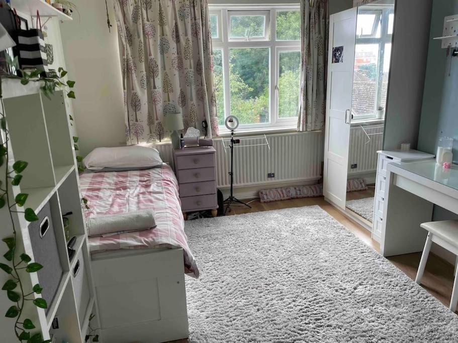 Lovely Bright House Close To Holiday home *