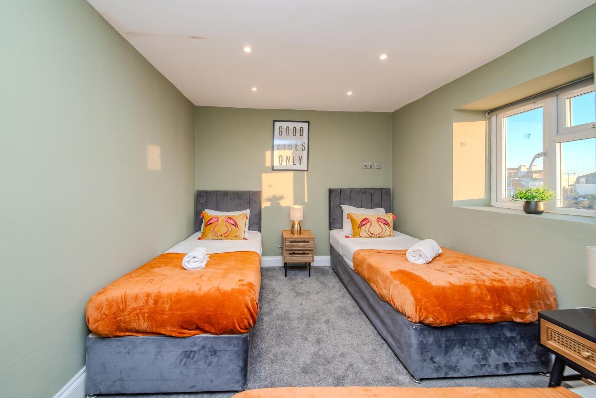 3 Bedroom 2 Bath I Next To I Sleep 11 Guests Apartment