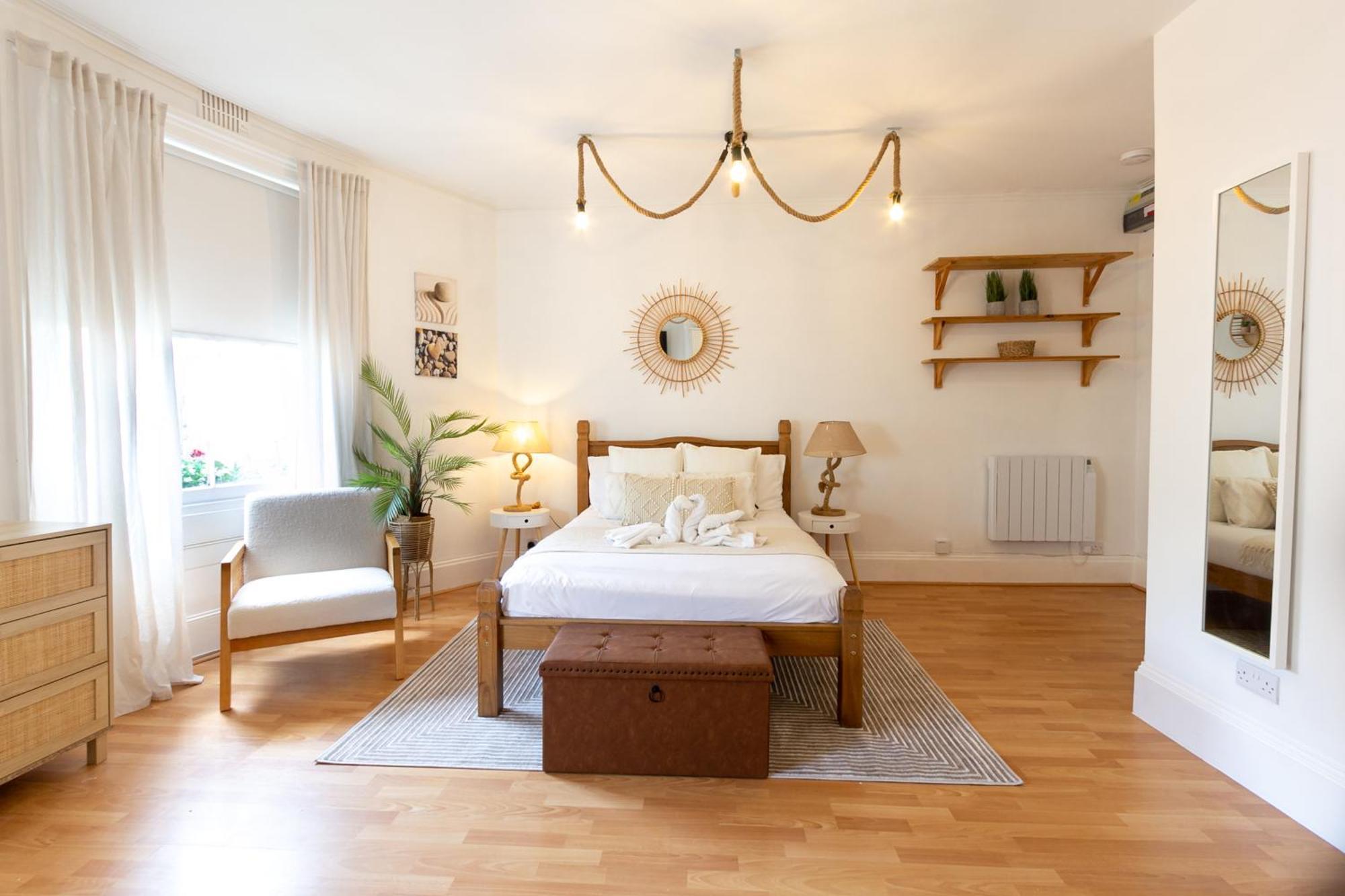 Spacious Apartment *