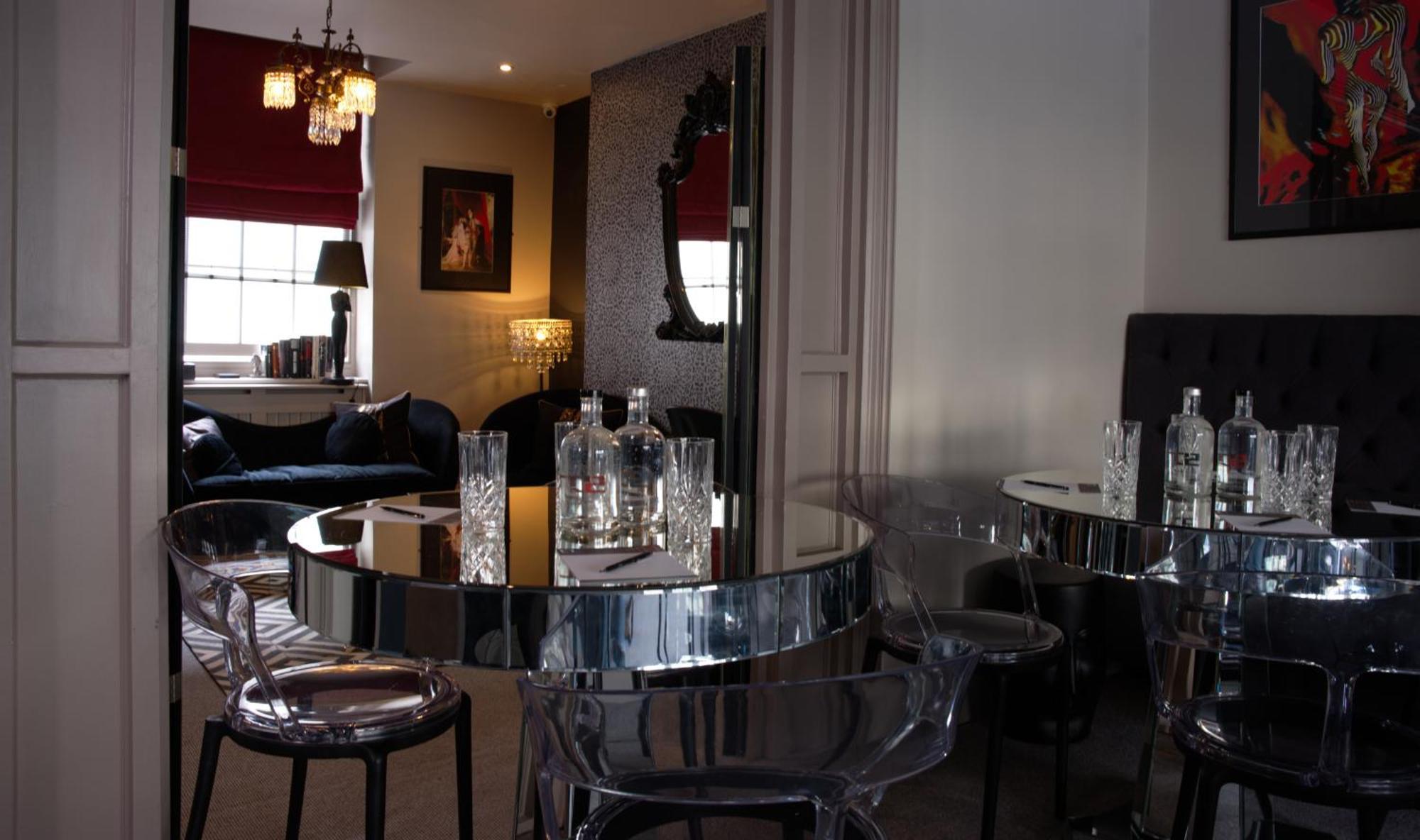 Square Townhouse Hotel 4*