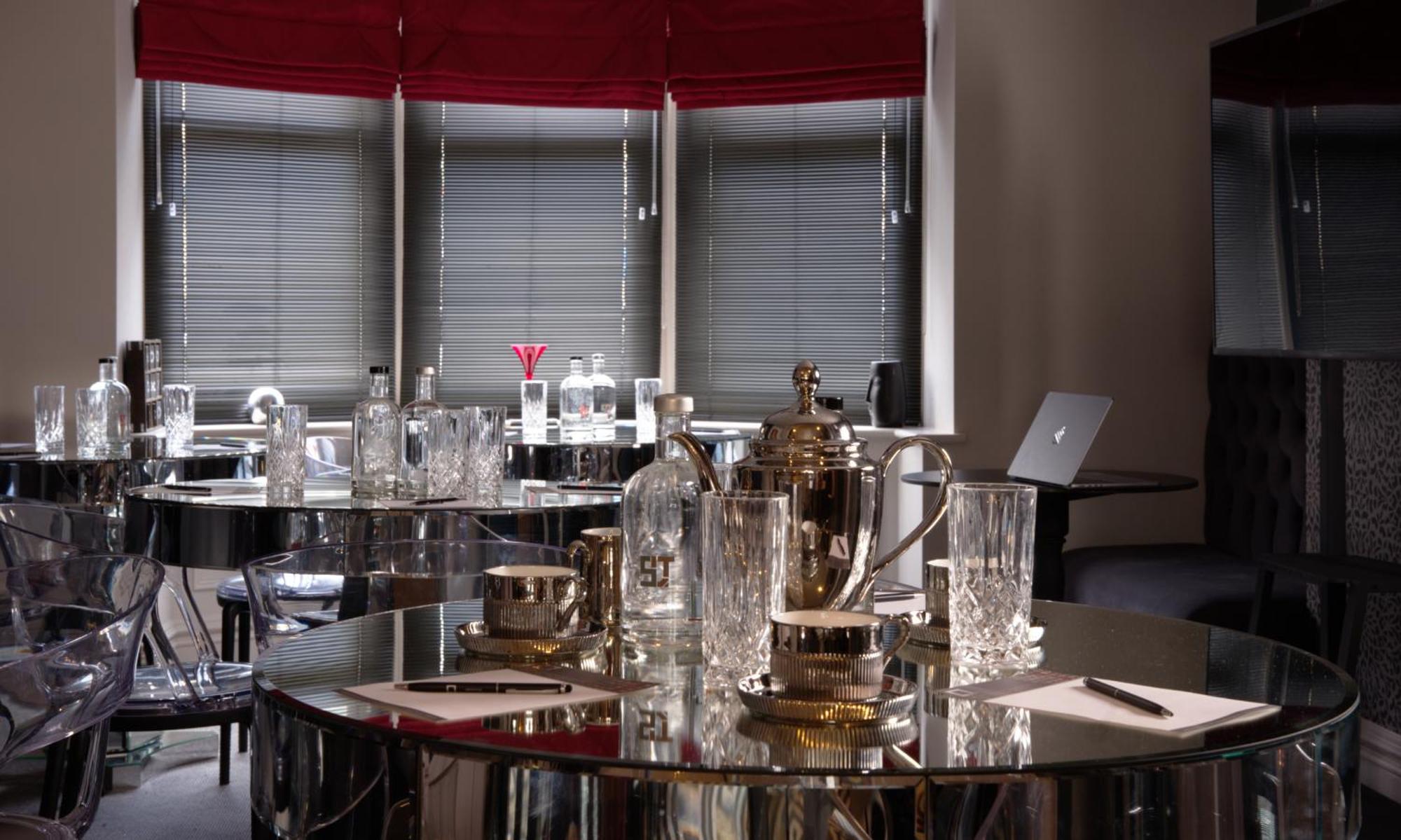 Hotel Square Townhouse 4*