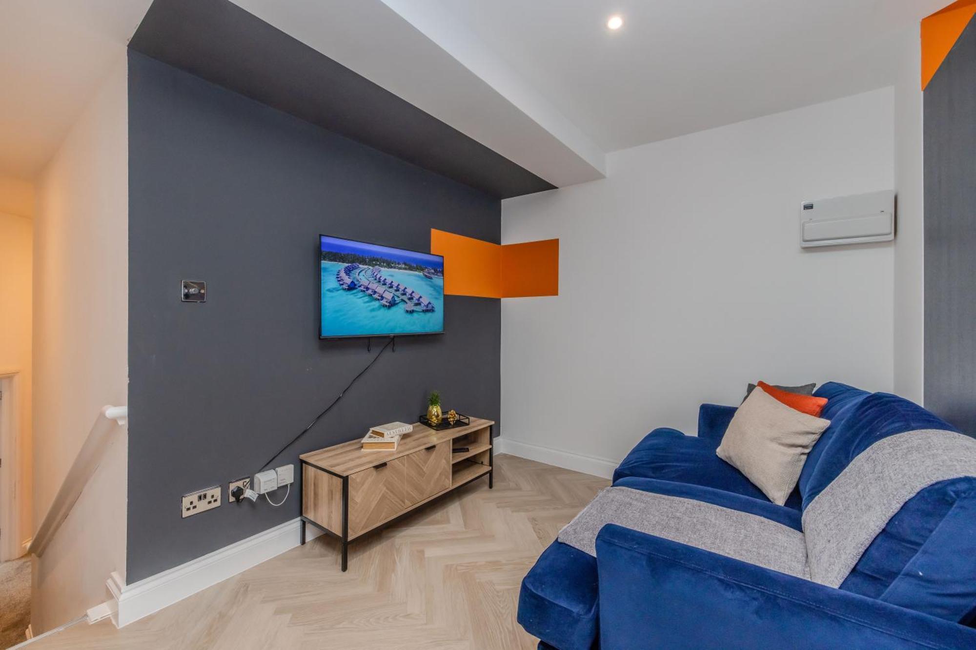 Super 2 Bedroom Aarptment Next To & Shopping Center Sleep 6 Apartment *