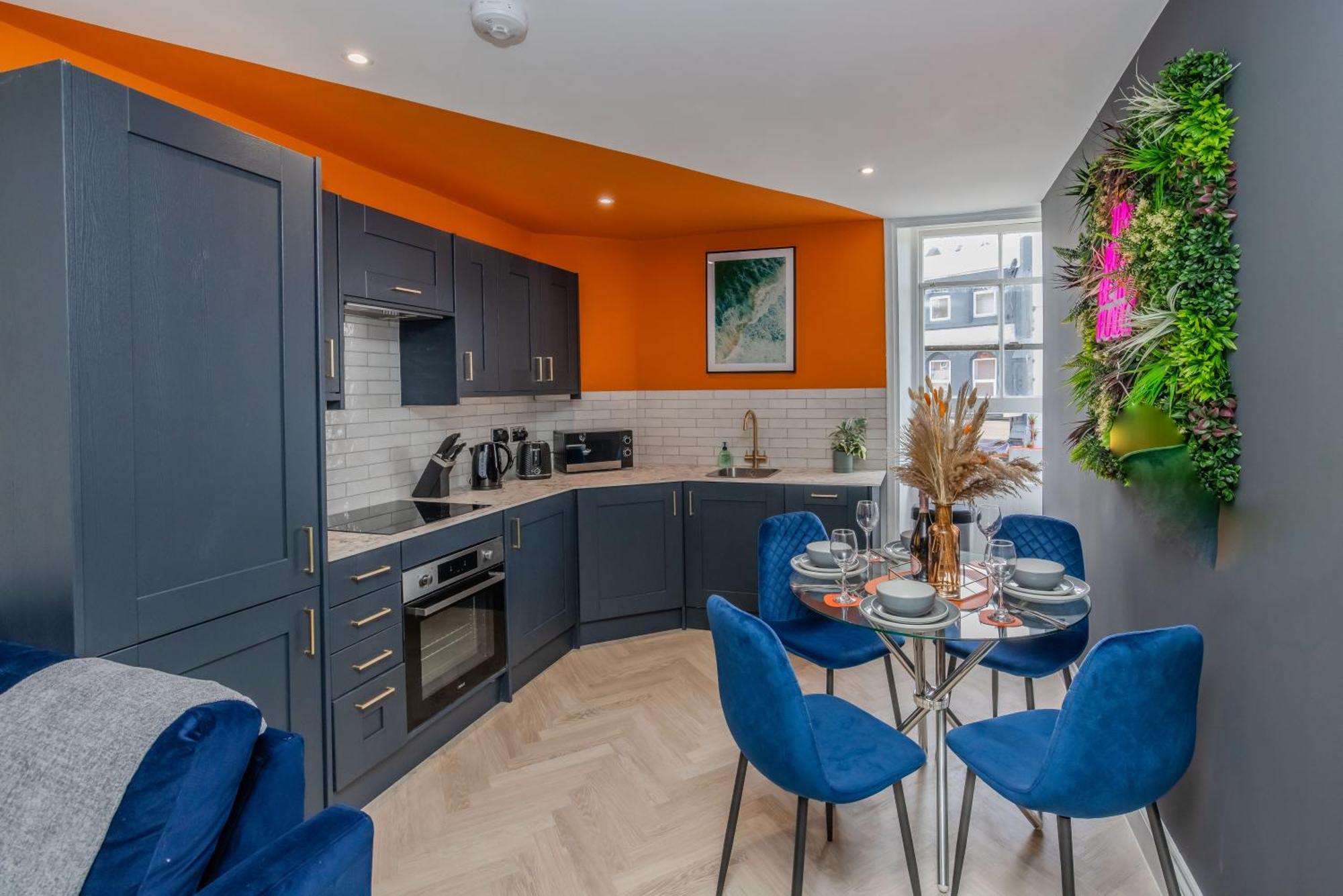 Super 2 Bedroom Aarptment Next To & Shopping Center Sleep 6 * Brighton