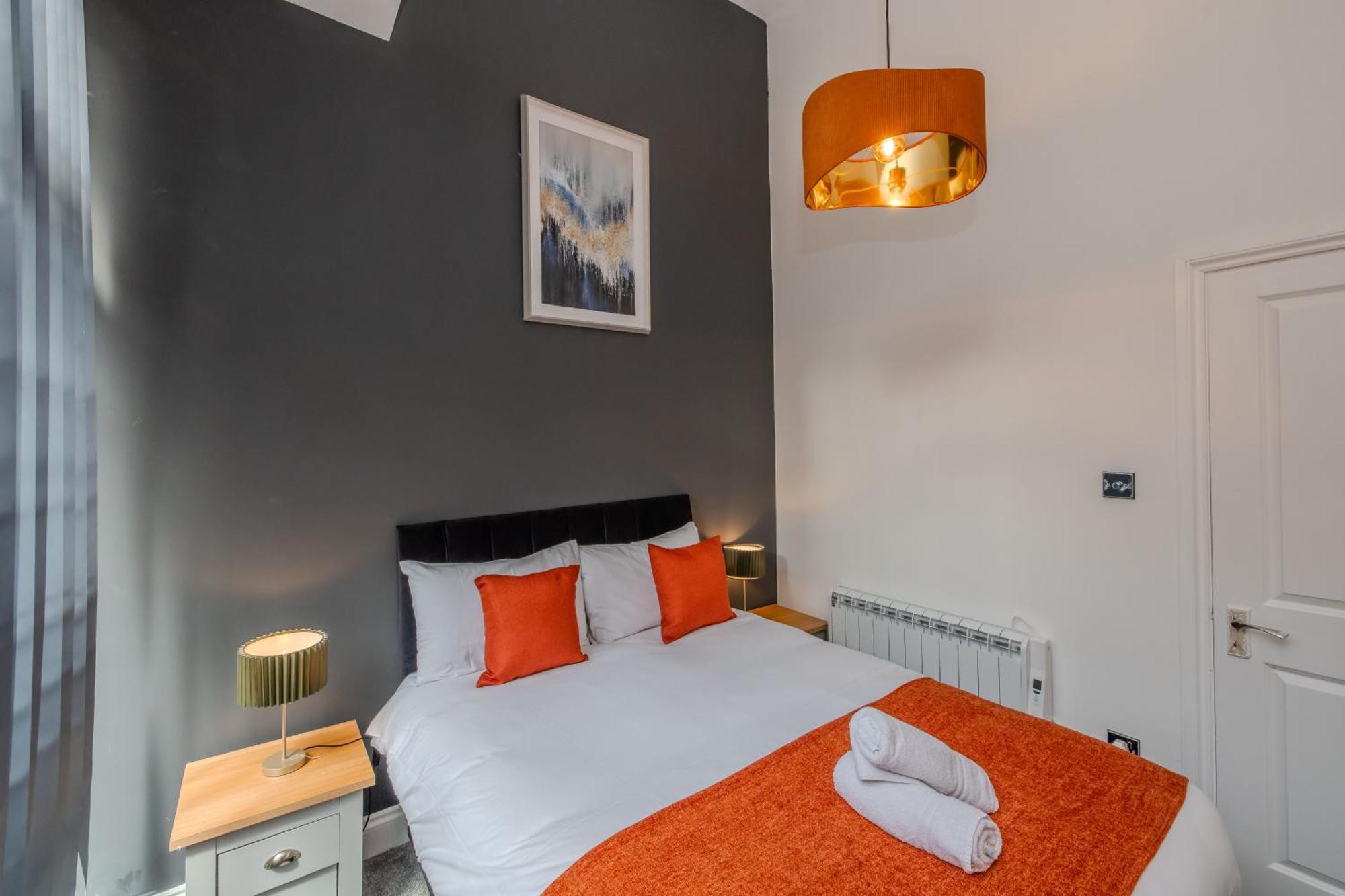 Apartment Super 2 Bedroom Aarptment Next To & Shopping Center Sleep 6 *
