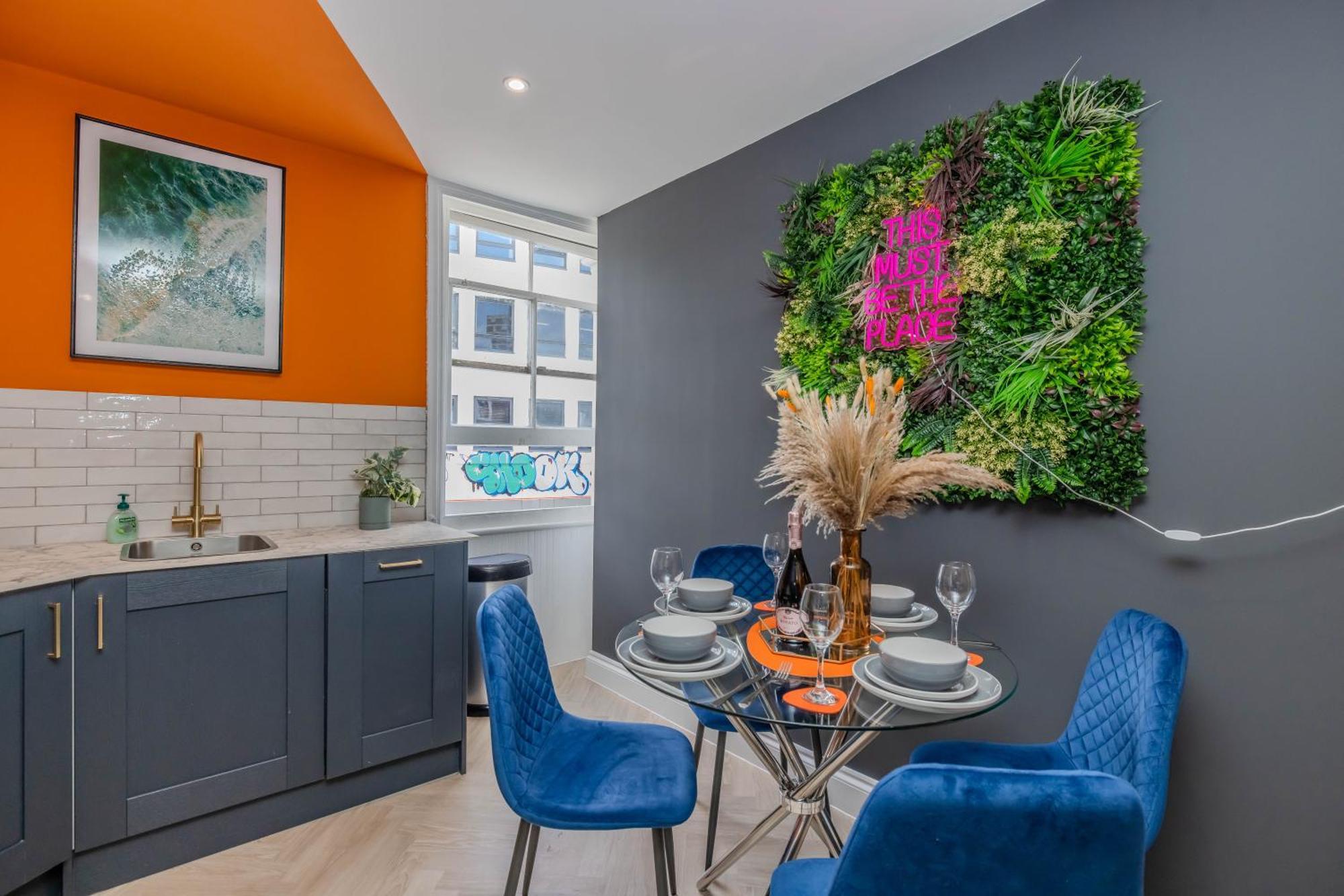 Apartment Super 2 Bedroom Aarptment Next To & Shopping Center Sleep 6 *