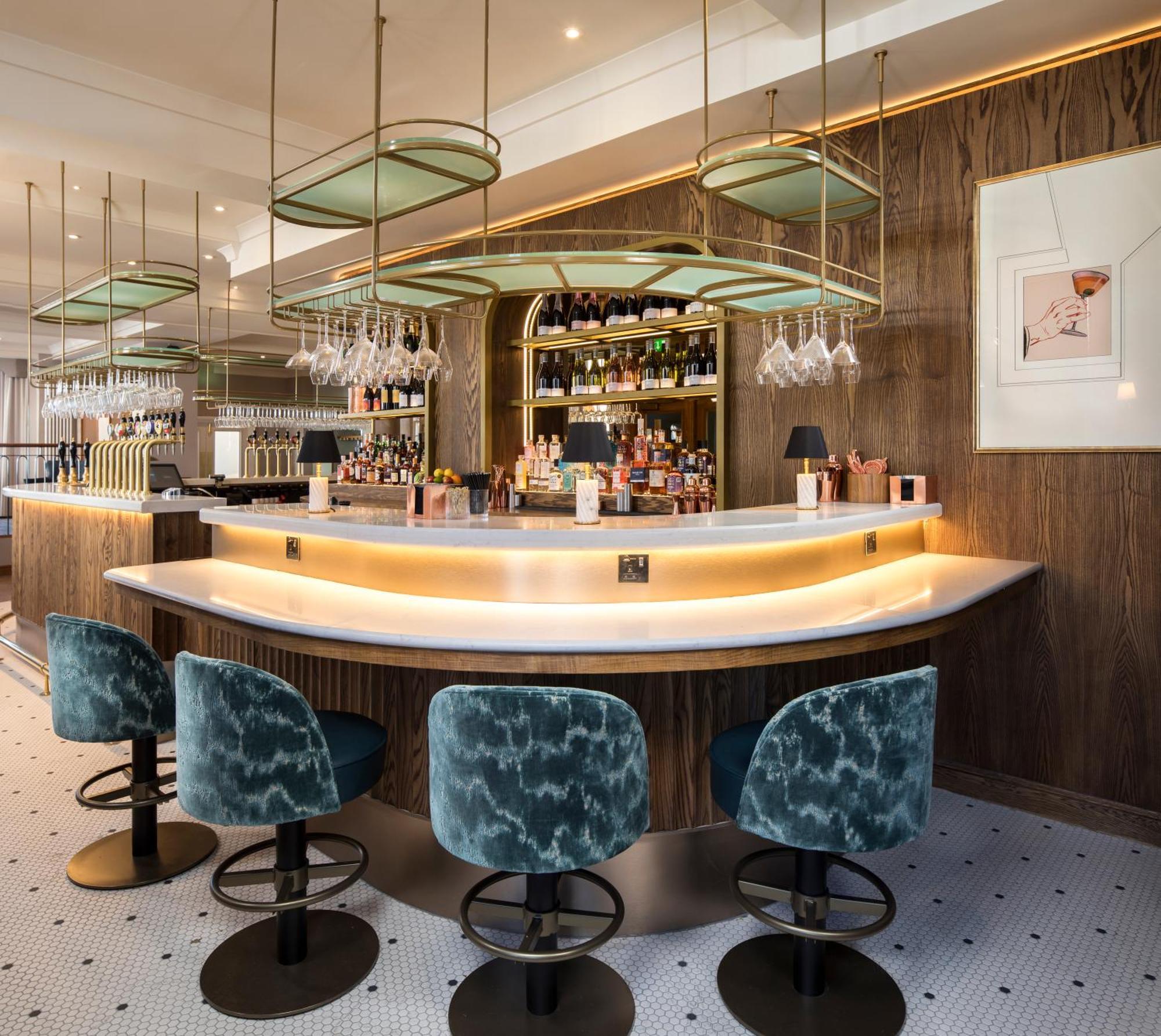 Hotel The White Horses By Everly Collection