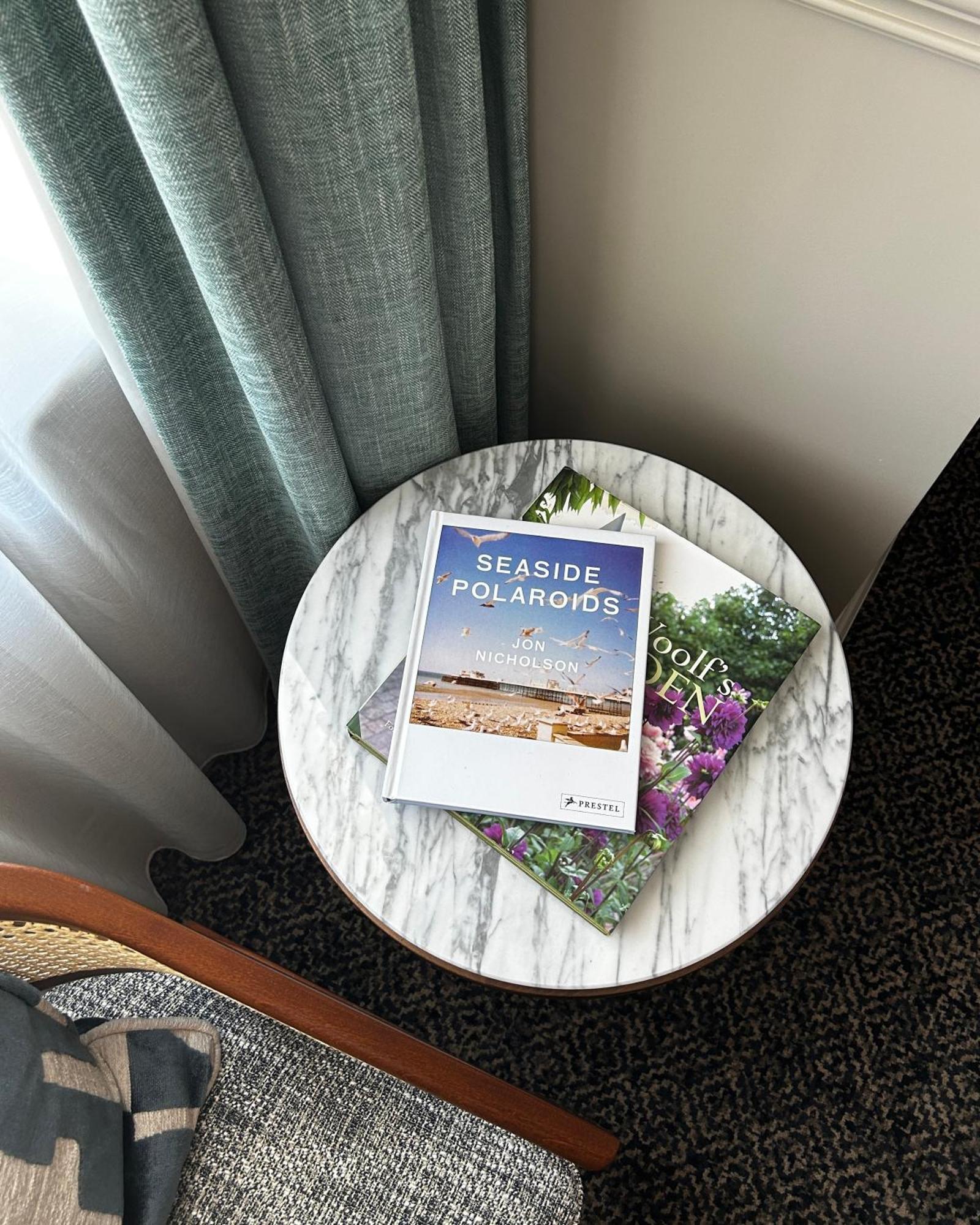 Hotel The White Horses By Everly Collection