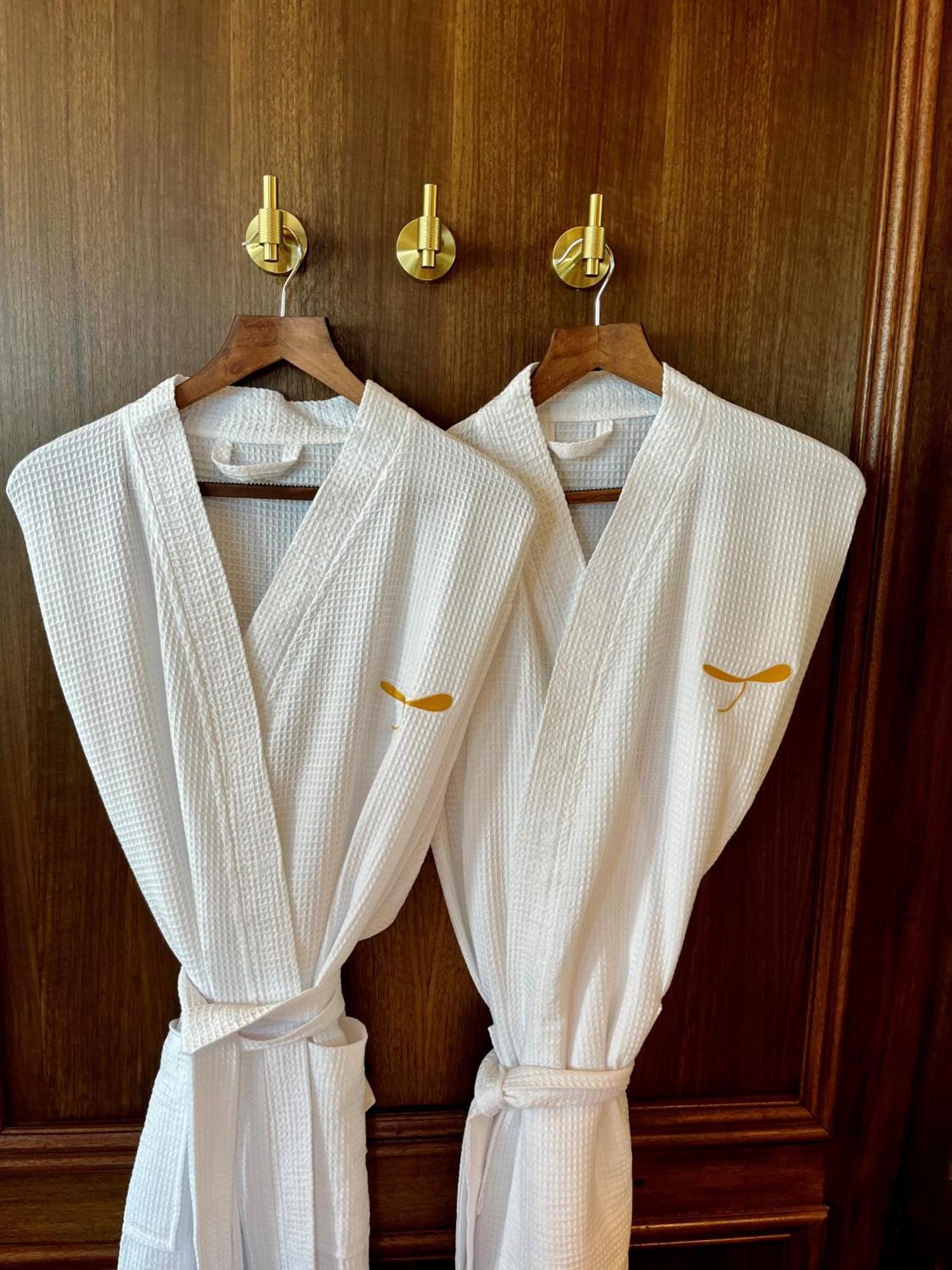 The White Horses By Everly Collection 4*