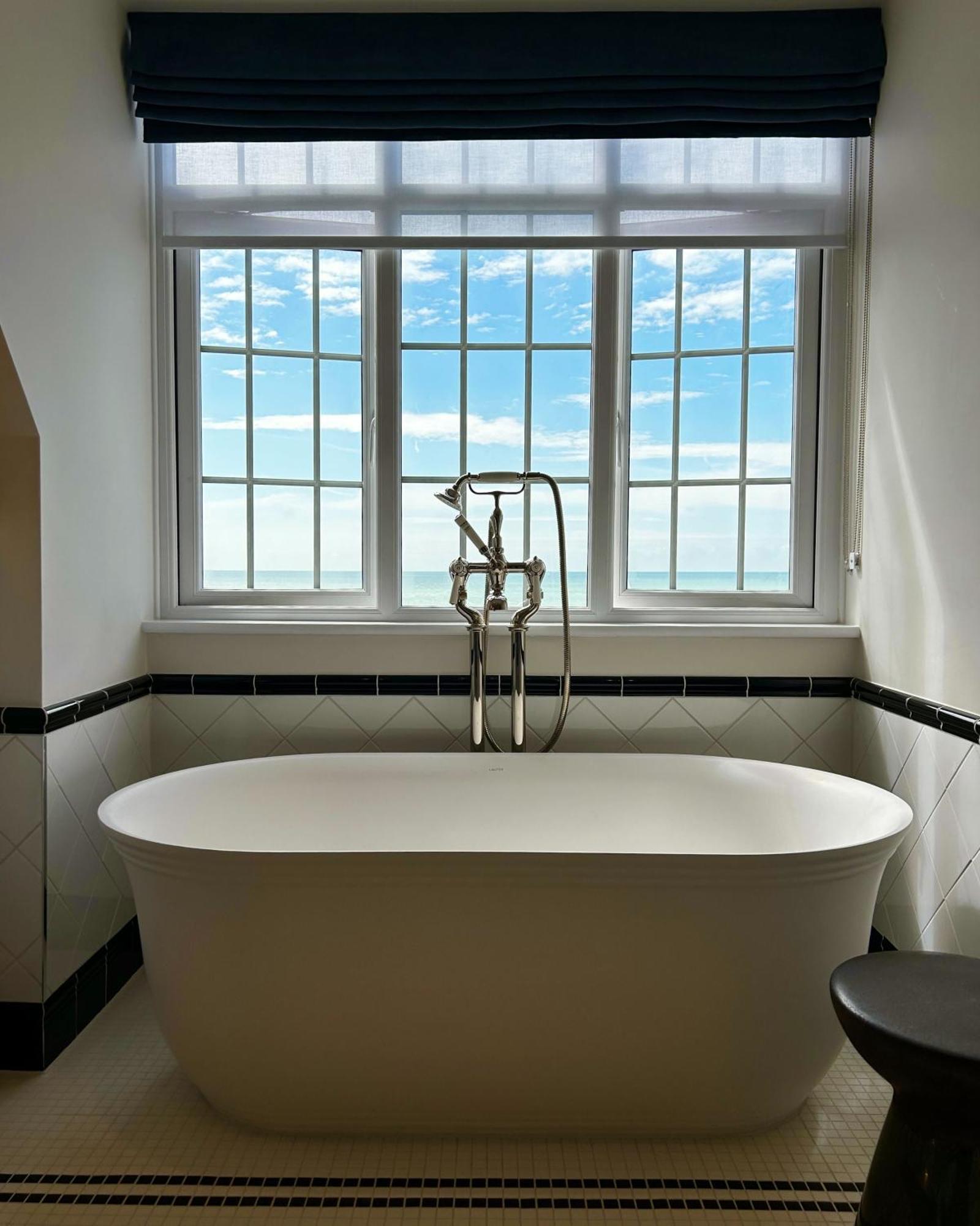 Hotel The White Horses By Everly Collection 4*