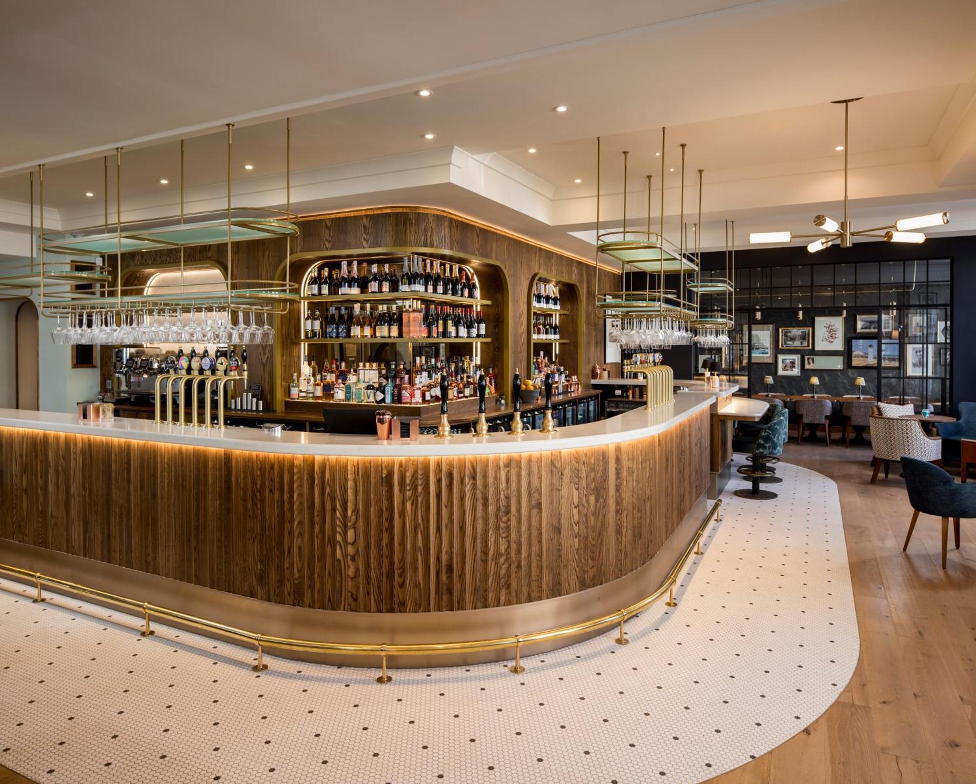 The White Horses By Everly Collection 4* Brighton