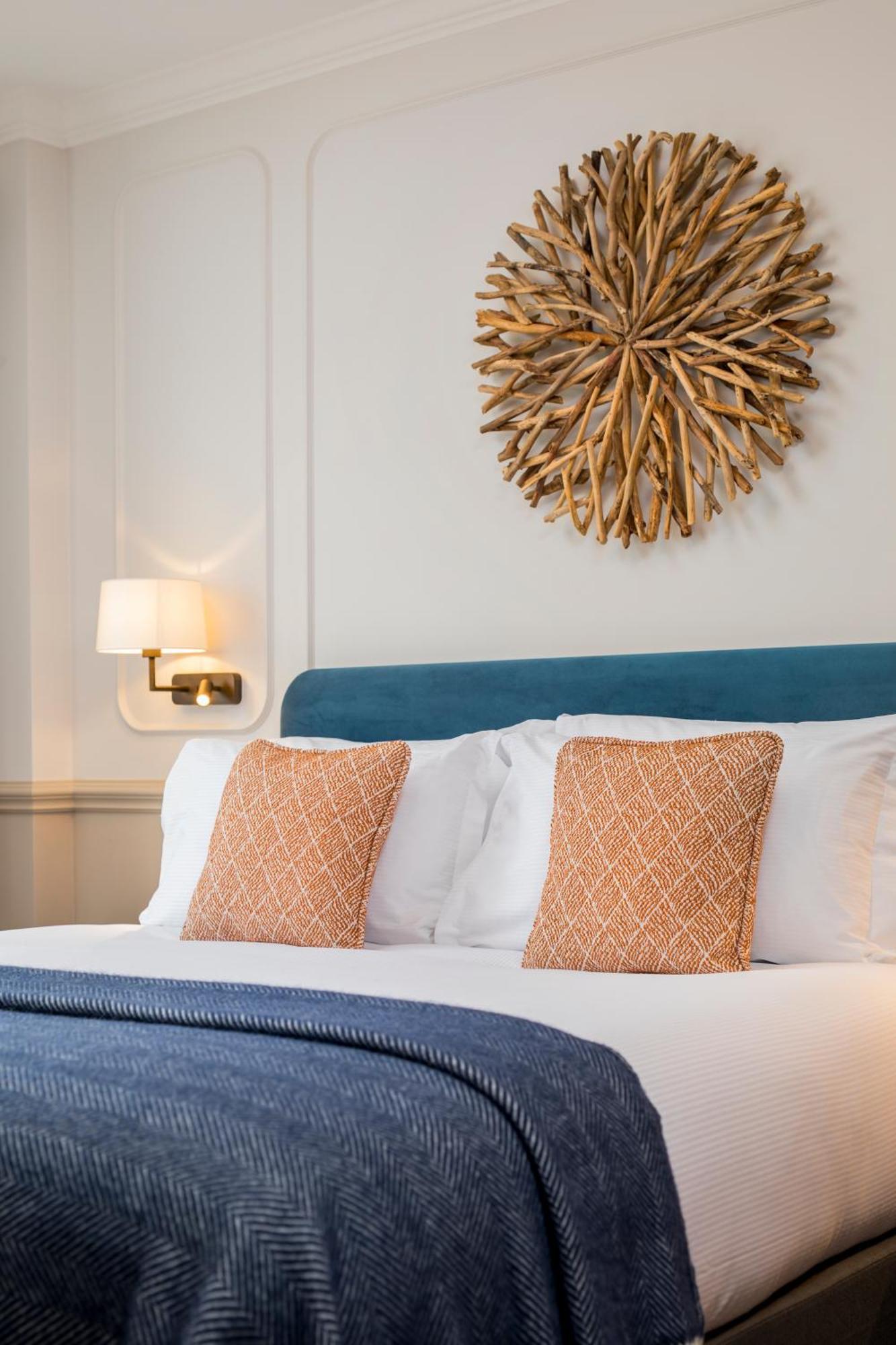 The White Horses By Everly Collection Hotel 4*