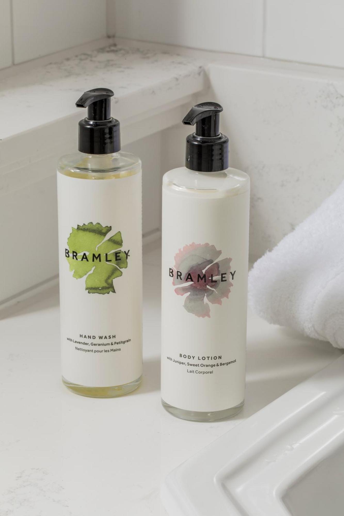 Hotel The White Horses By Everly Collection