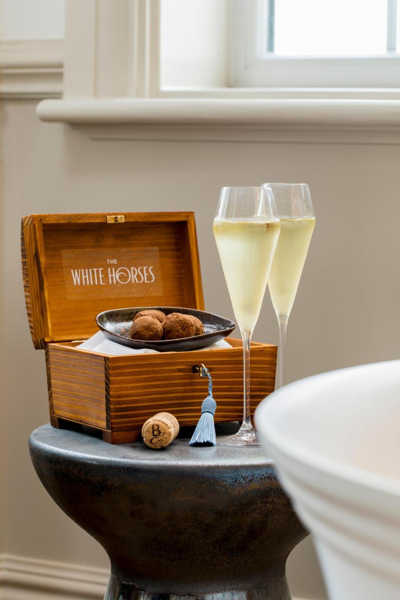 The White Horses By Everly Collection Hotel