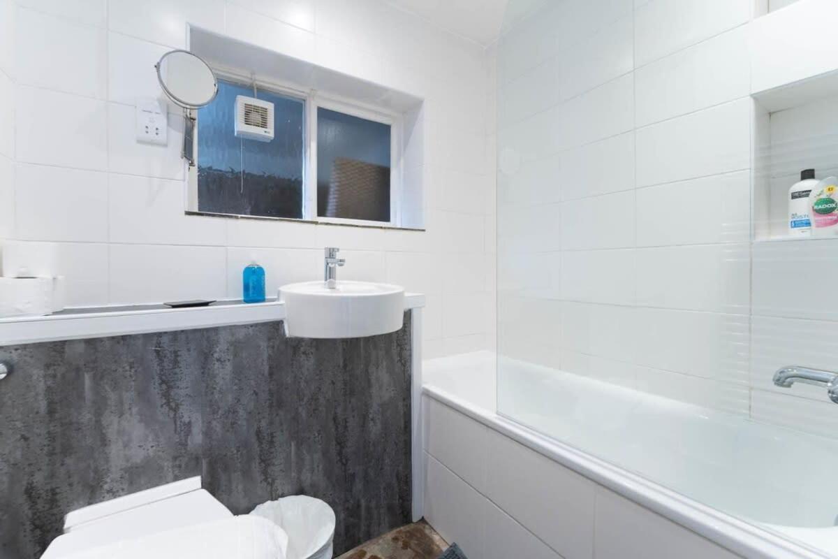 Host & - Waterloo Apartment *