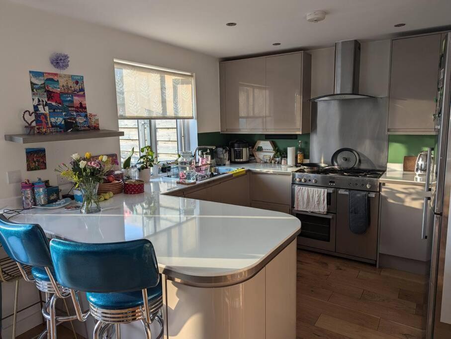 Quaint 3 Bedrooms Ditchling Beacon Near Bus Apartment Brighton