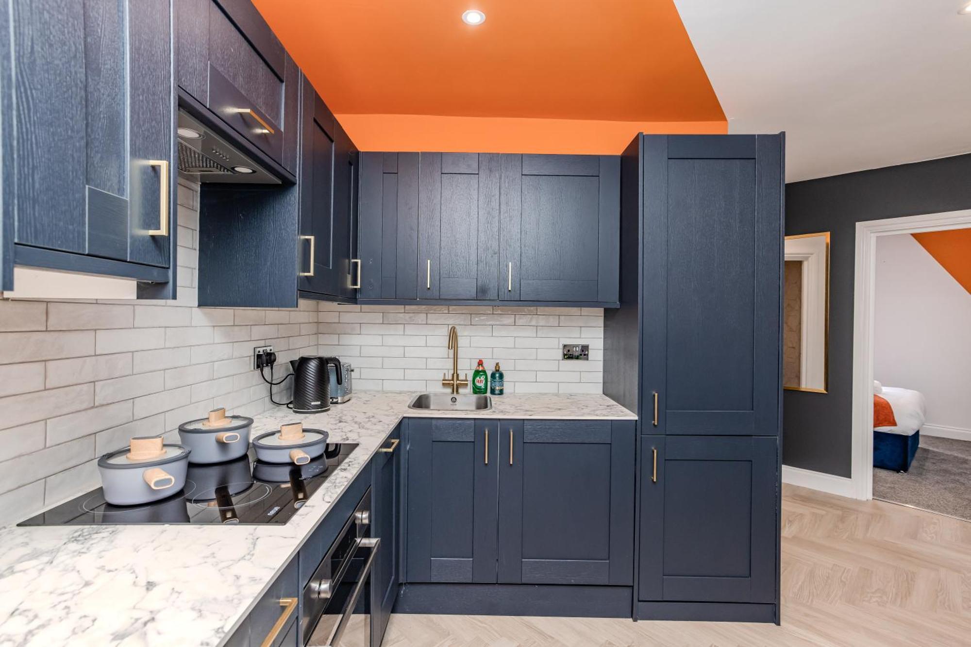 Super 2 Bedroom Flat Next To Shopping Center & *