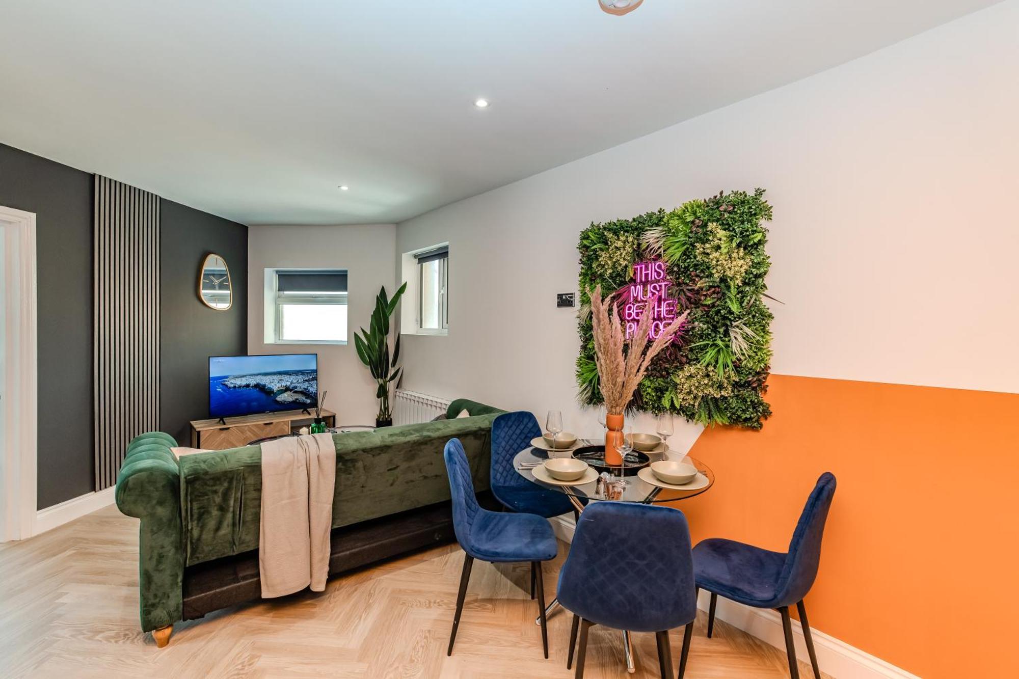 Apartment Super 2 Bedroom Flat Next To Shopping Center &