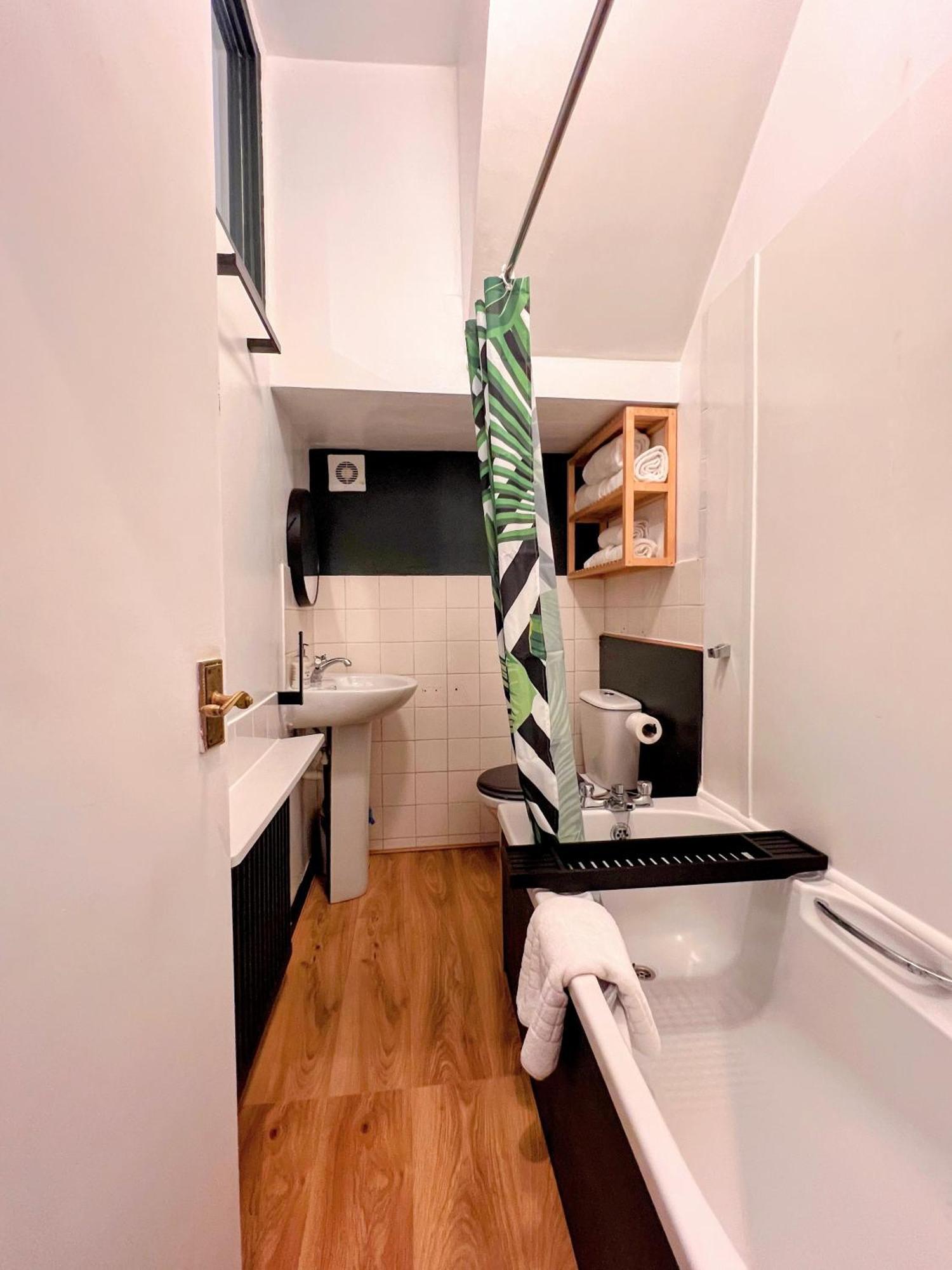 Innit Bloom - Triple Apartment *