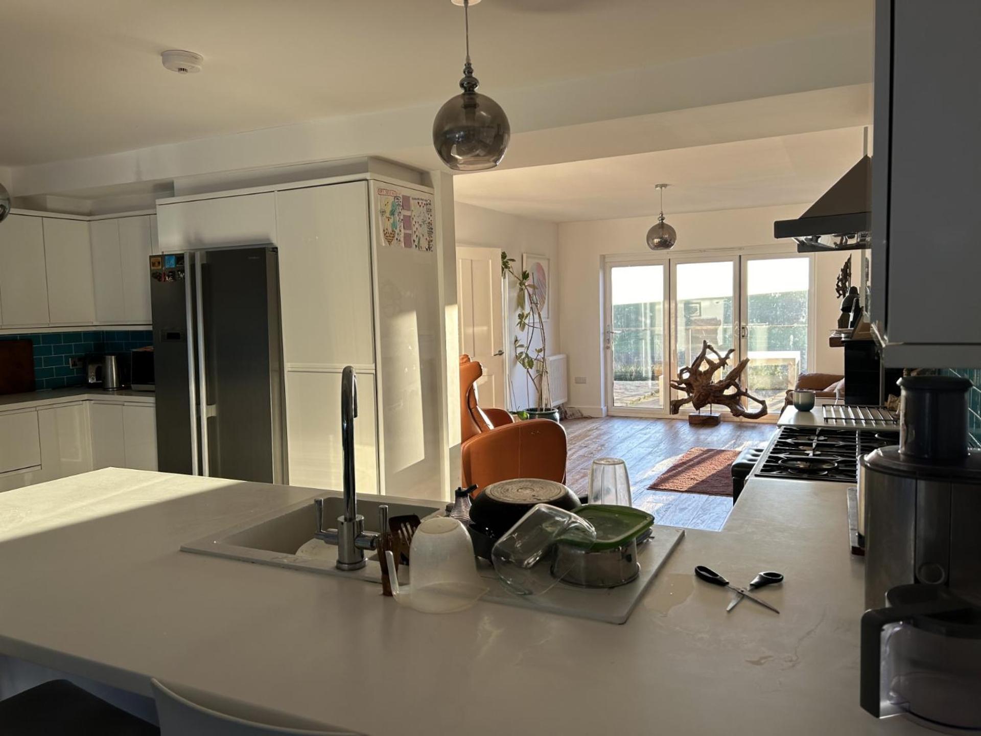 Sanctuary By The Sea With Large Including Lounge, Bathroom, Direct Garden Access & Free Parking Guest house *