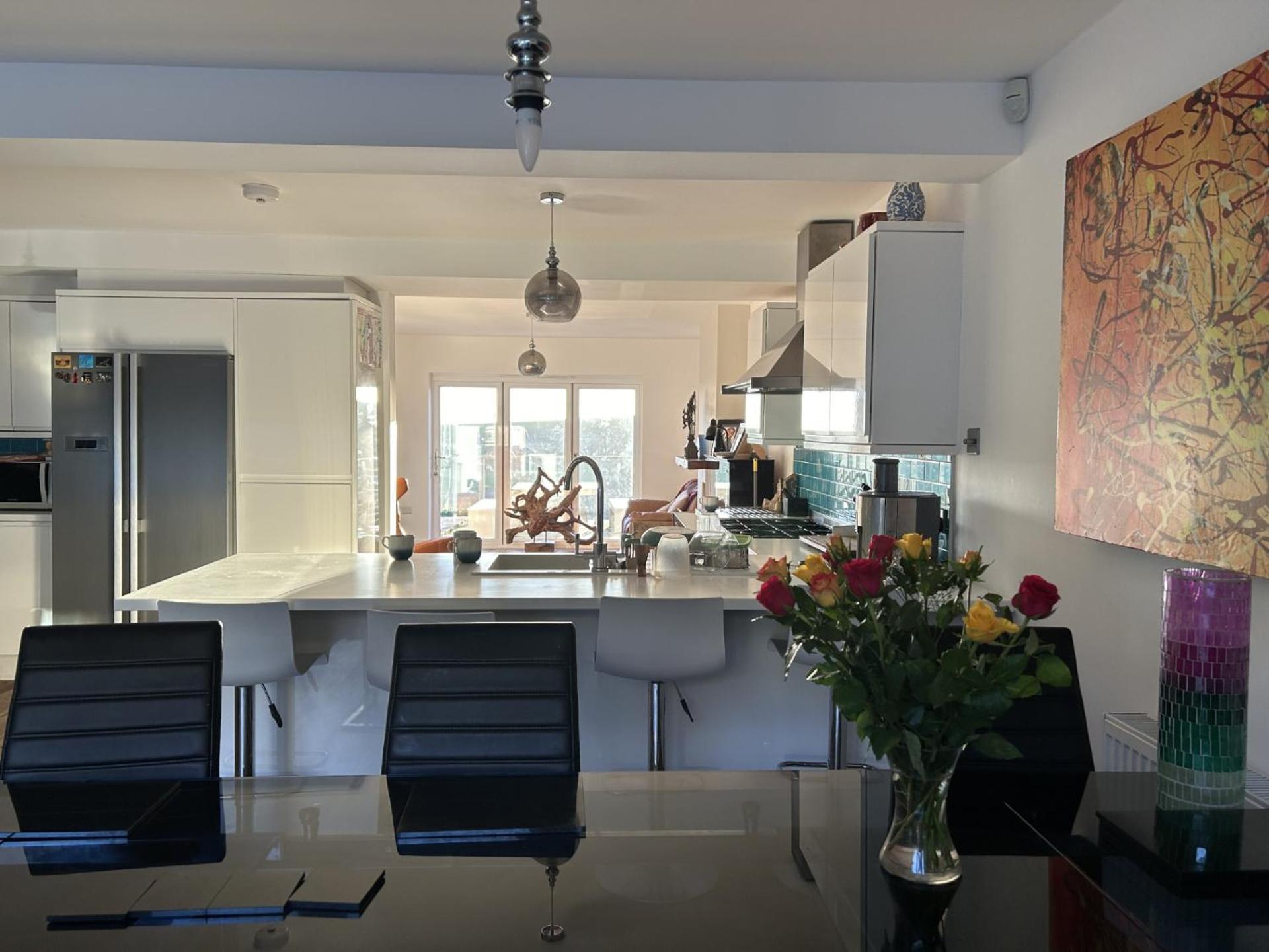 Sanctuary By The Sea With Large Including Lounge, Bathroom, Direct Garden Access & Free Parking Guest house *
