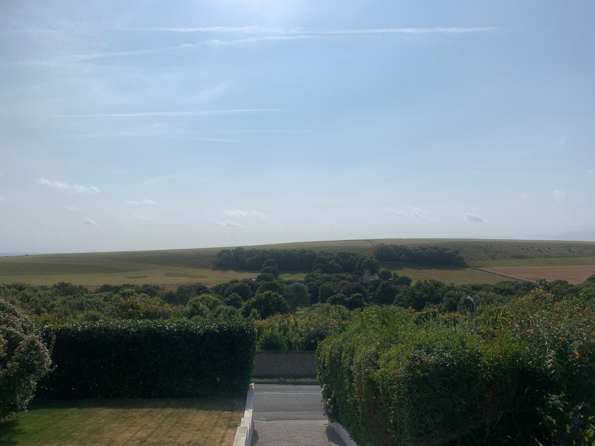 Sanctuary By The Sea With Large Including Lounge, Bathroom, Direct Garden Access & Free Parking Guest house