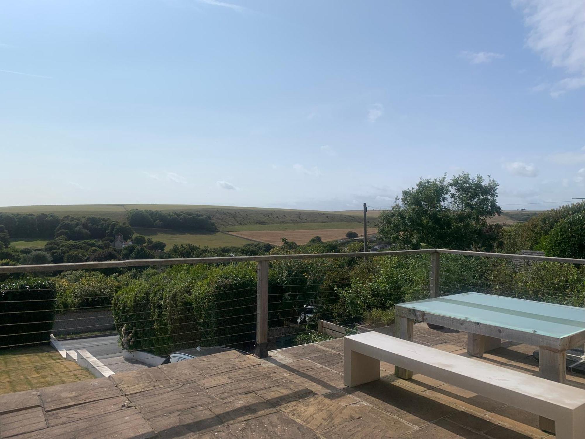 Guest house Sanctuary By The Sea With Large Including Lounge, Bathroom, Direct Garden Access & Free Parking