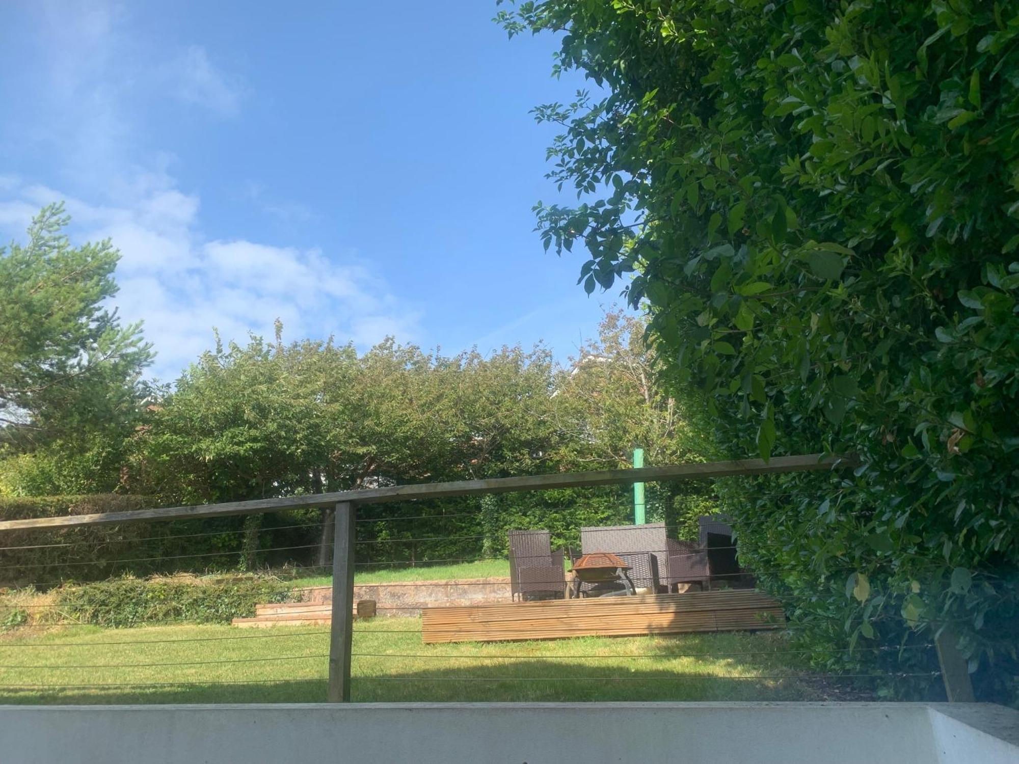 Guest house Sanctuary By The Sea With Large Including Lounge, Bathroom, Direct Garden Access & Free Parking