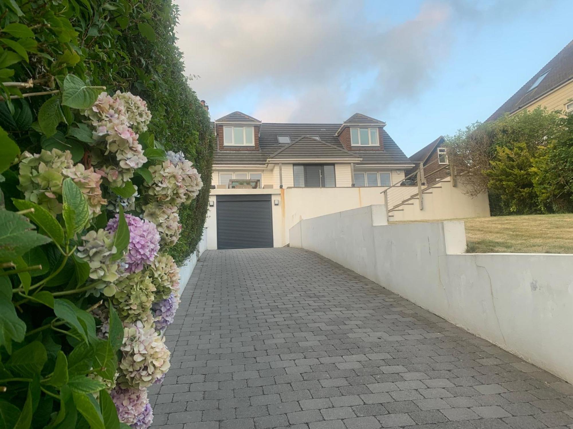 Sanctuary By The Sea With Large Including Lounge, Bathroom, Direct Garden Access & Free Parking