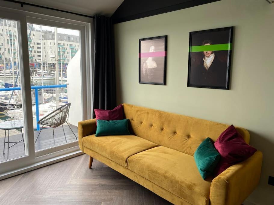 Apartment Tiny Floating With Marina Views