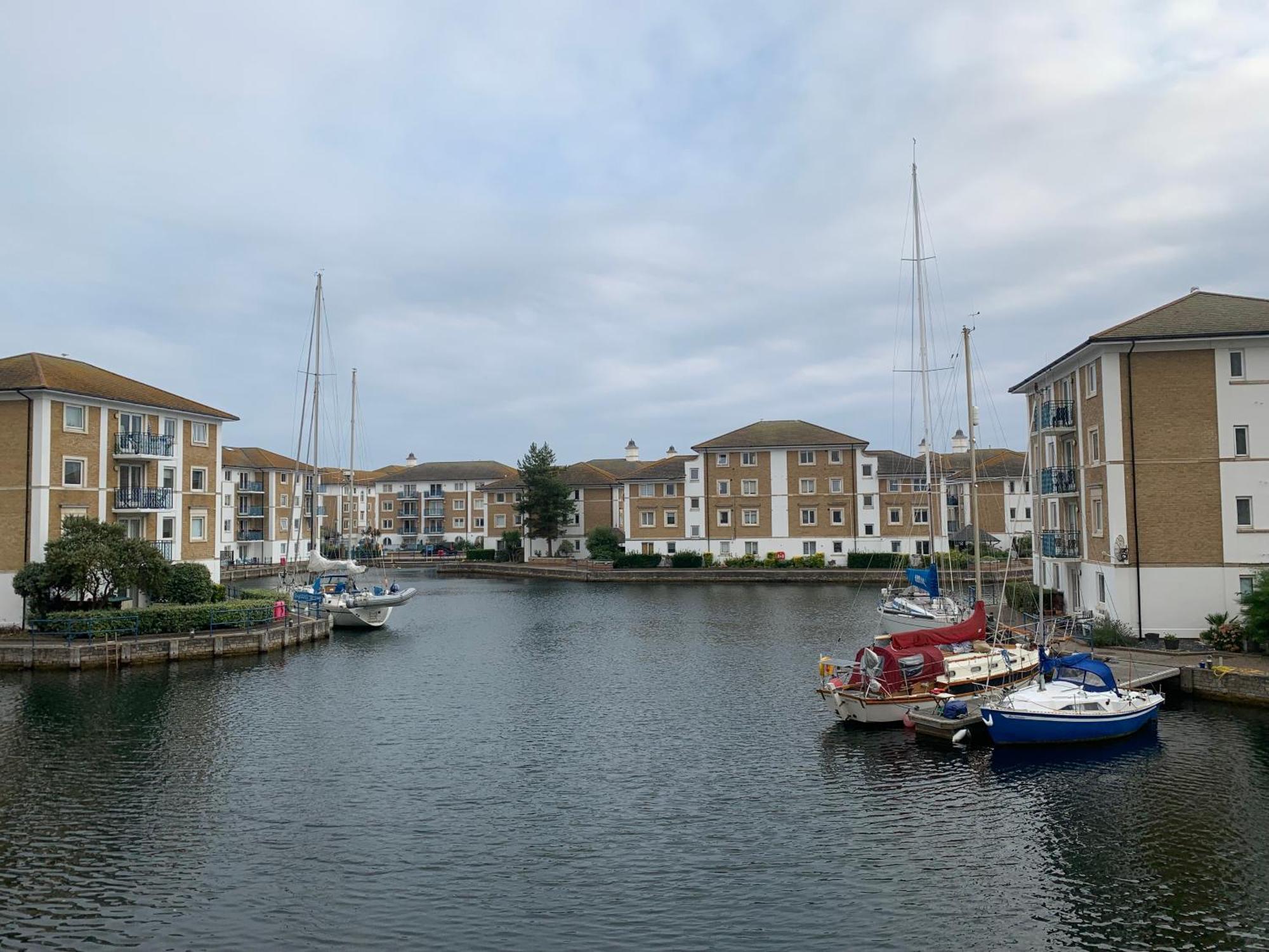 Sanctuary By The Sea With Large Including Lounge, Bathroom, Direct Garden Access & Free Parking Guest house Brighton