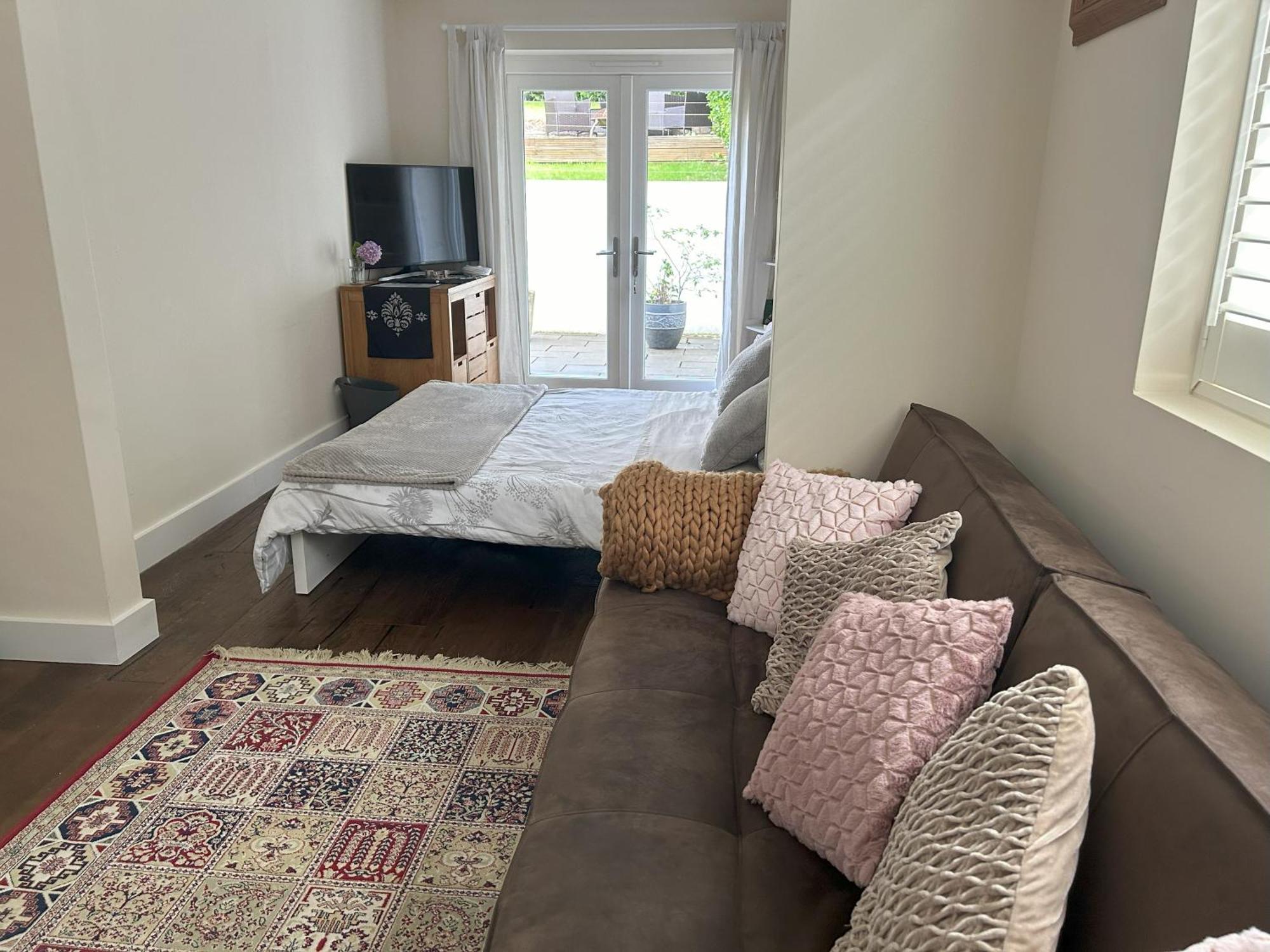 Sanctuary By The Sea With Large Including Lounge, Bathroom, Direct Garden Access & Free Parking Guest house Brighton