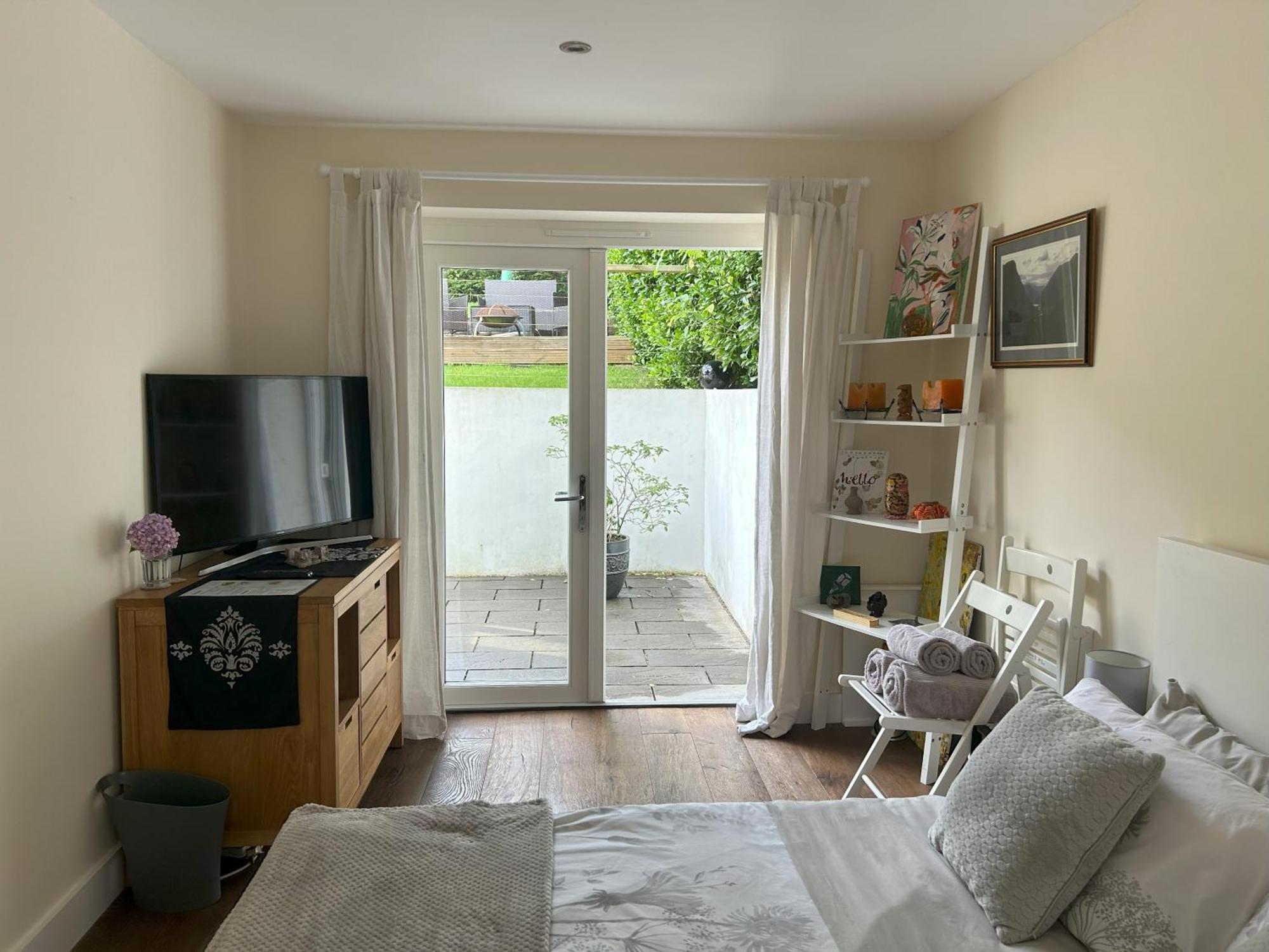 Sanctuary By The Sea With Large Including Lounge, Bathroom, Direct Garden Access & Free Parking * Brighton